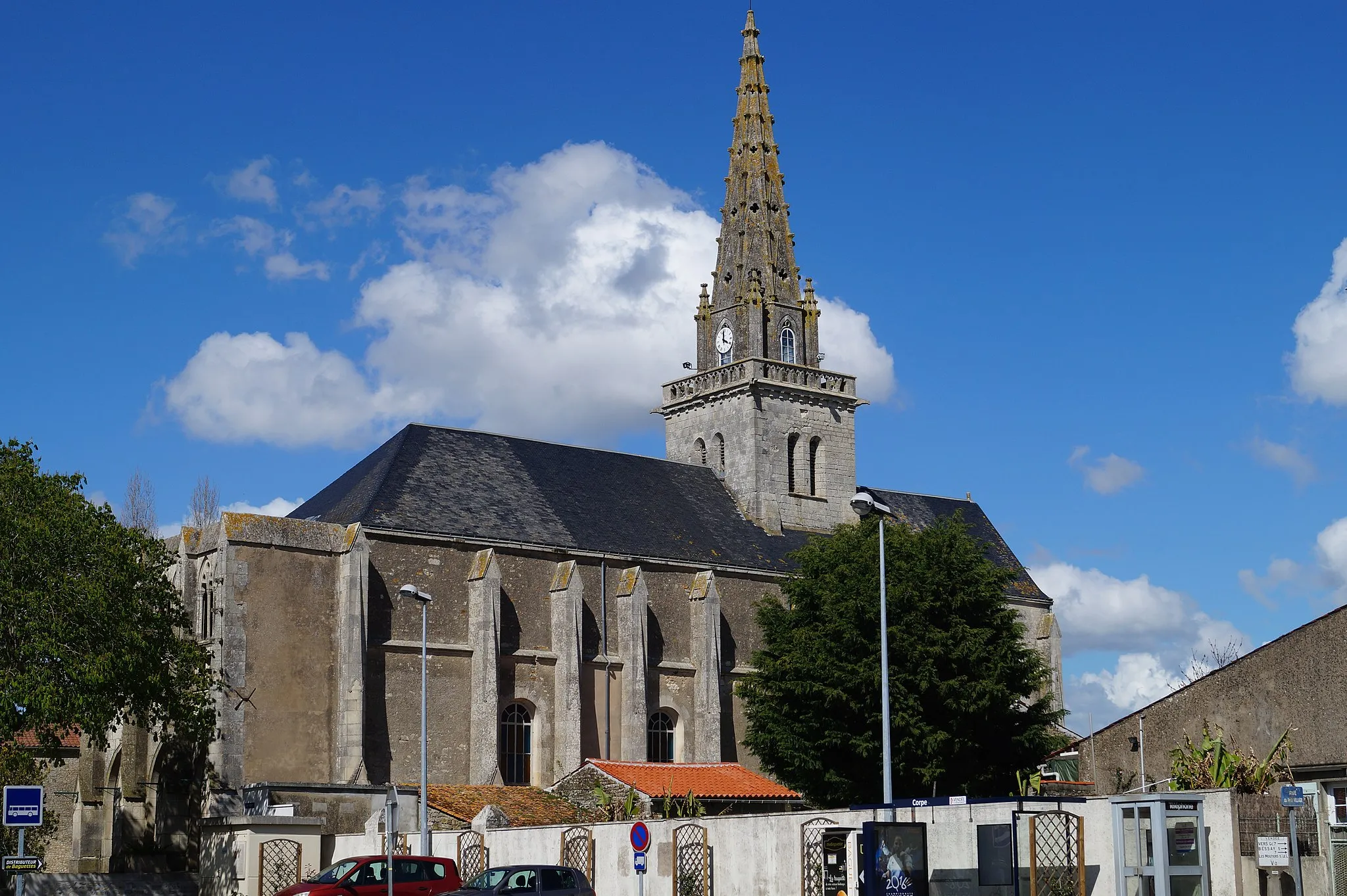 Photo showing: L’église Saint-Éphrem de Corpe depuis la rue de la Frise.