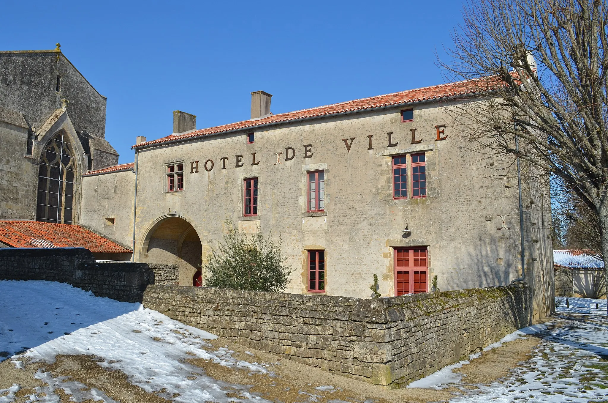 Photo showing: This building is inscrit au titre des monuments historiques de la France. It is indexed in the base Mérimée, a database of architectural heritage maintained by the French Ministry of Culture, under the reference PA00110121 .