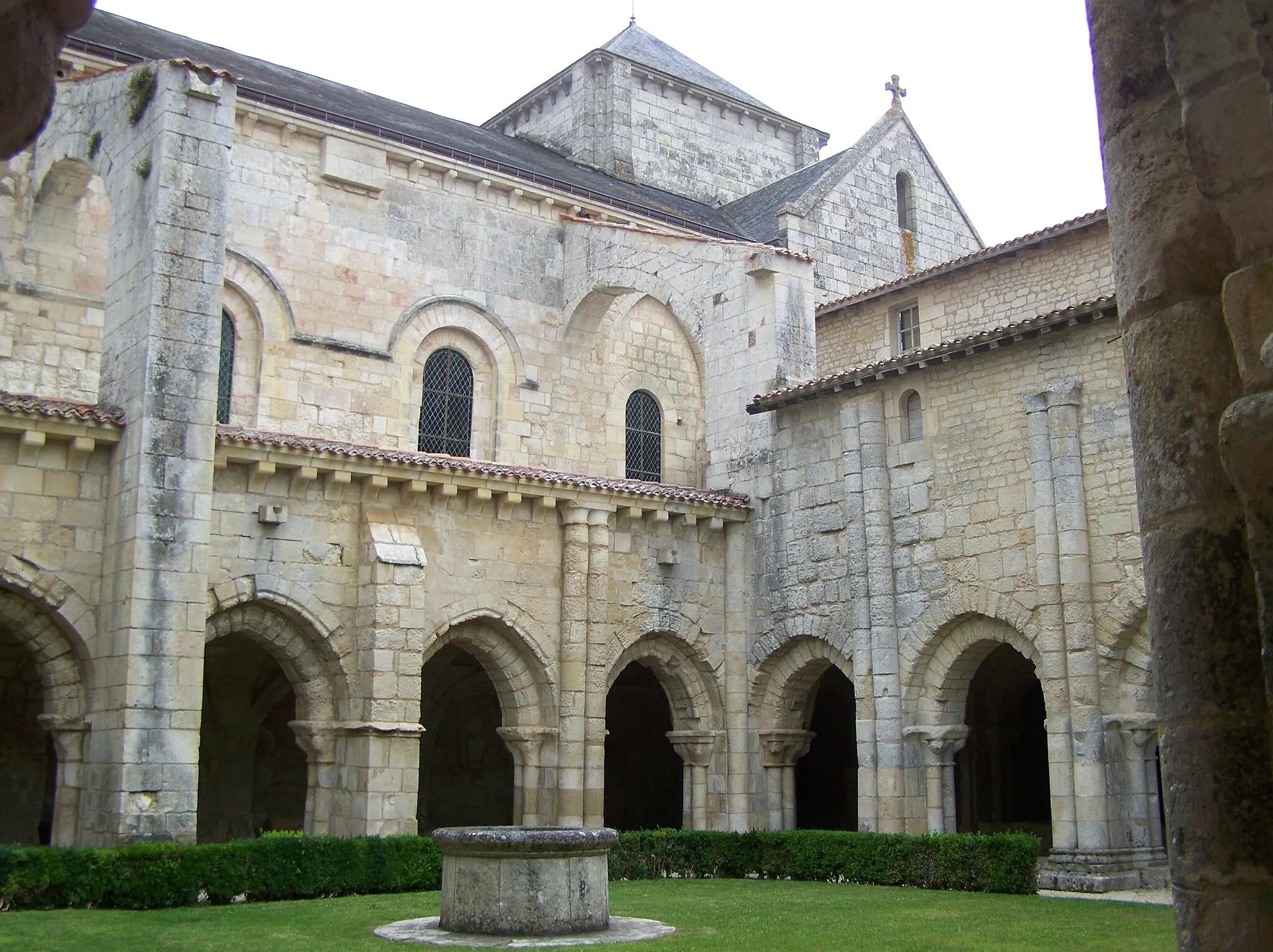 Photo showing: This building is classé au titre des monuments historiques de la France. It is indexed in the base Mérimée, a database of architectural heritage maintained by the French Ministry of Culture, under the reference PA00110180 .