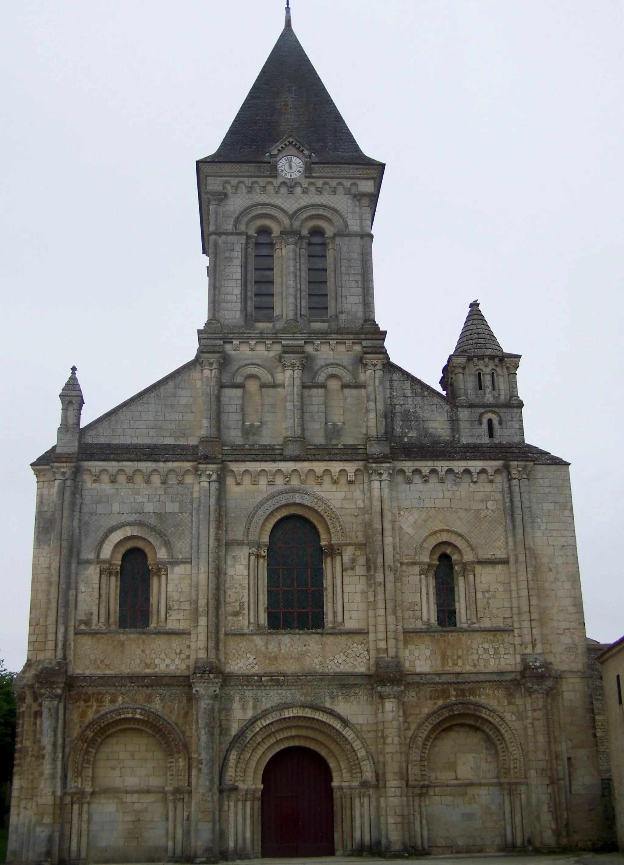 Photo showing: This building is classé au titre des monuments historiques de la France. It is indexed in the base Mérimée, a database of architectural heritage maintained by the French Ministry of Culture, under the reference PA00110180 .