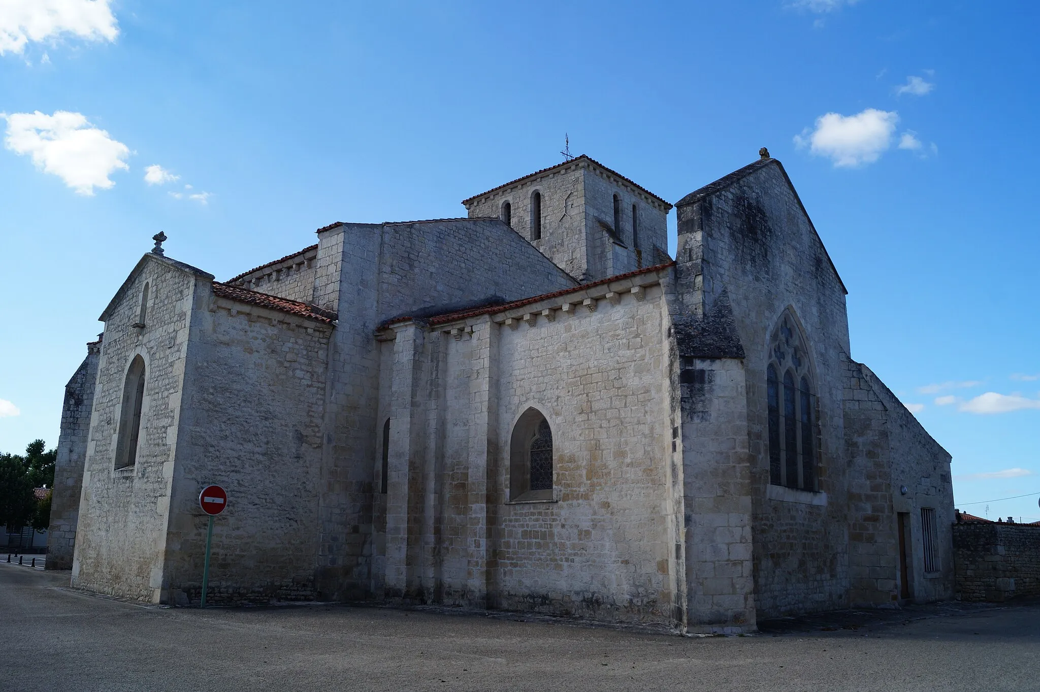 Photo showing: L’église Notre-Dame-de-la-Nativité de Fontaines.
