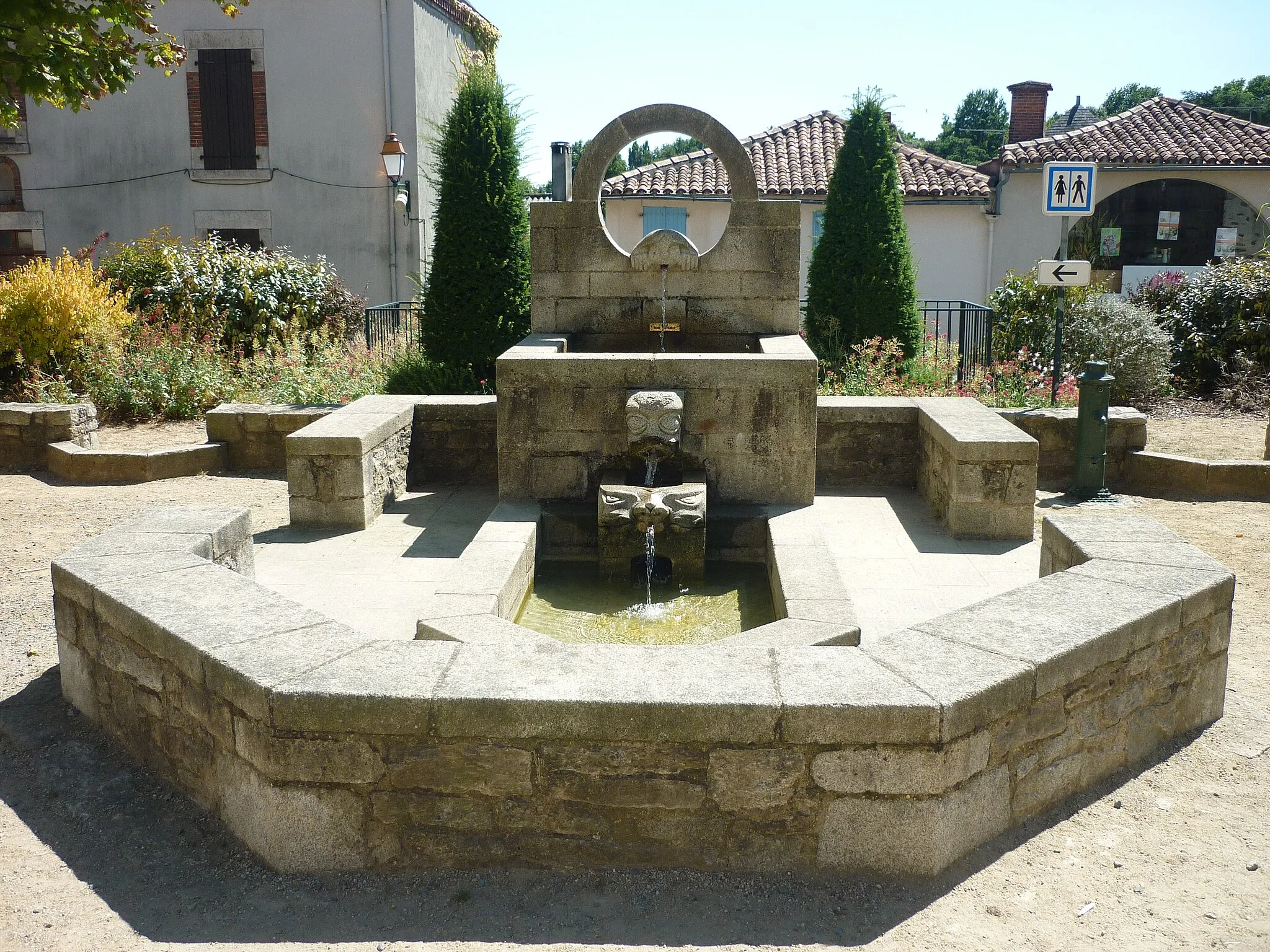 Photo showing: Fontaine du Boupère