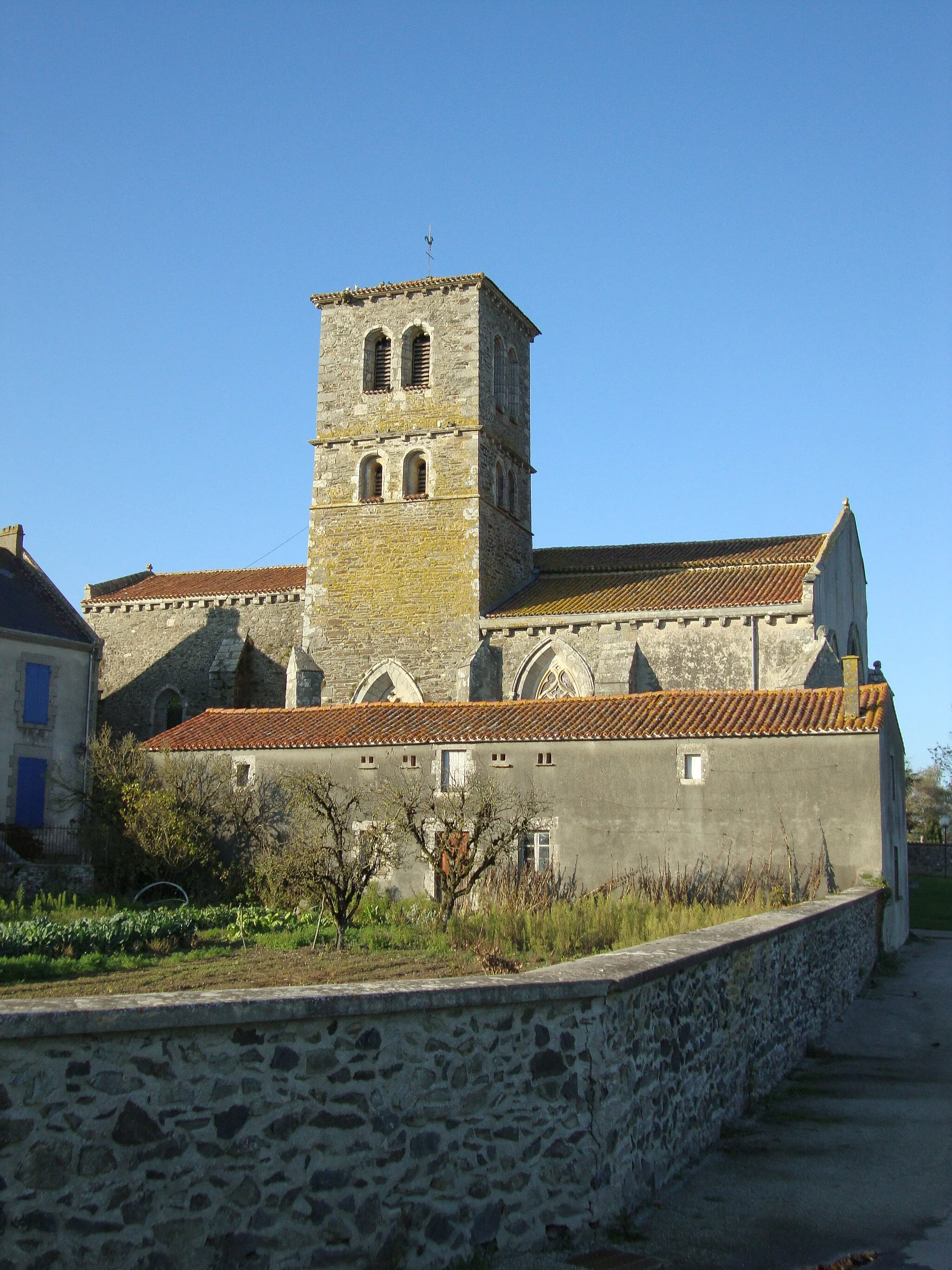 Photo showing: This building is indexed in the base Mérimée, a database of architectural heritage maintained by the French Ministry of Culture, under the reference PA00110300 .