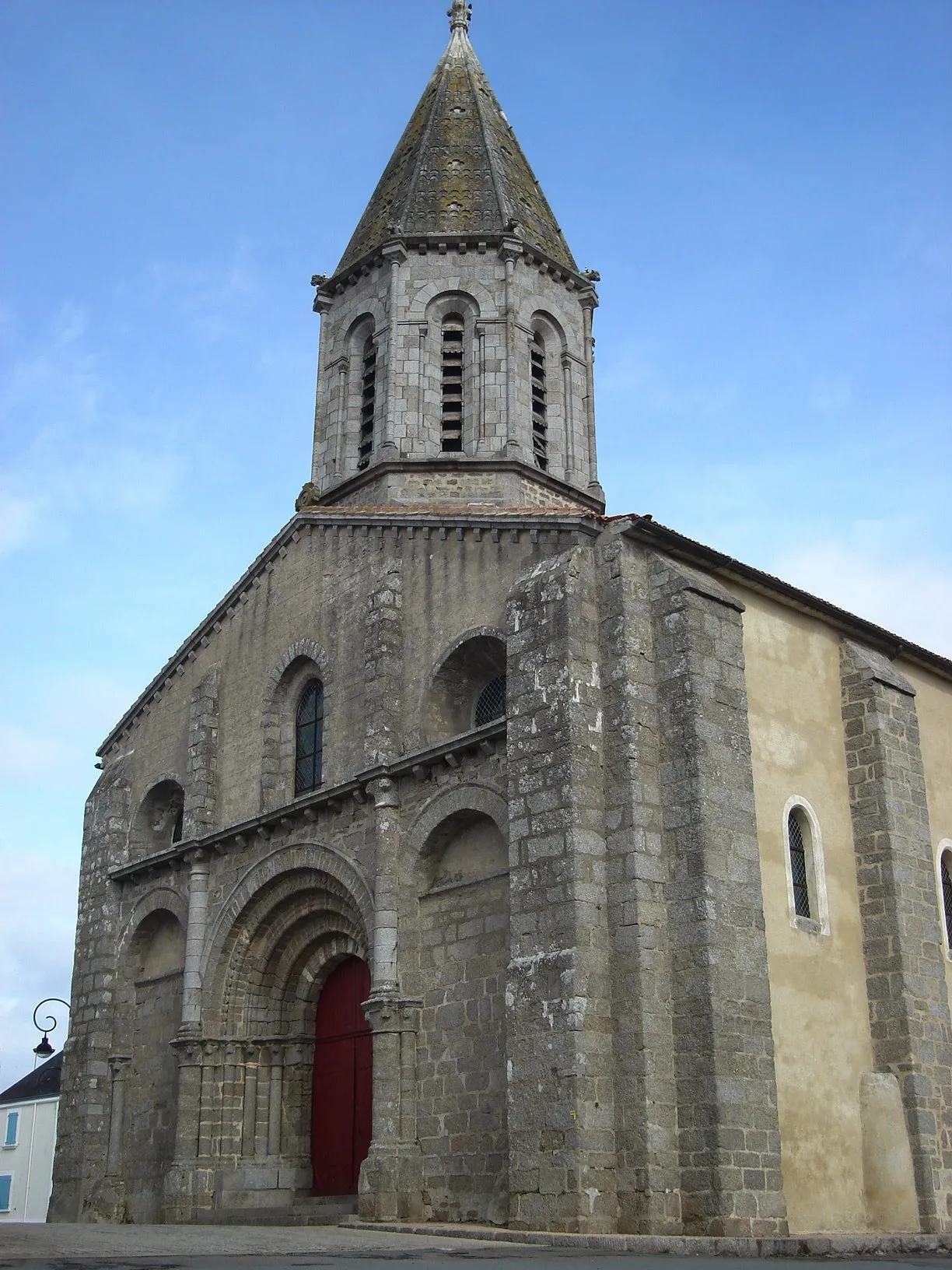 Photo showing: This building is indexed in the base Mérimée, a database of architectural heritage maintained by the French Ministry of Culture, under the reference PA00110177 .