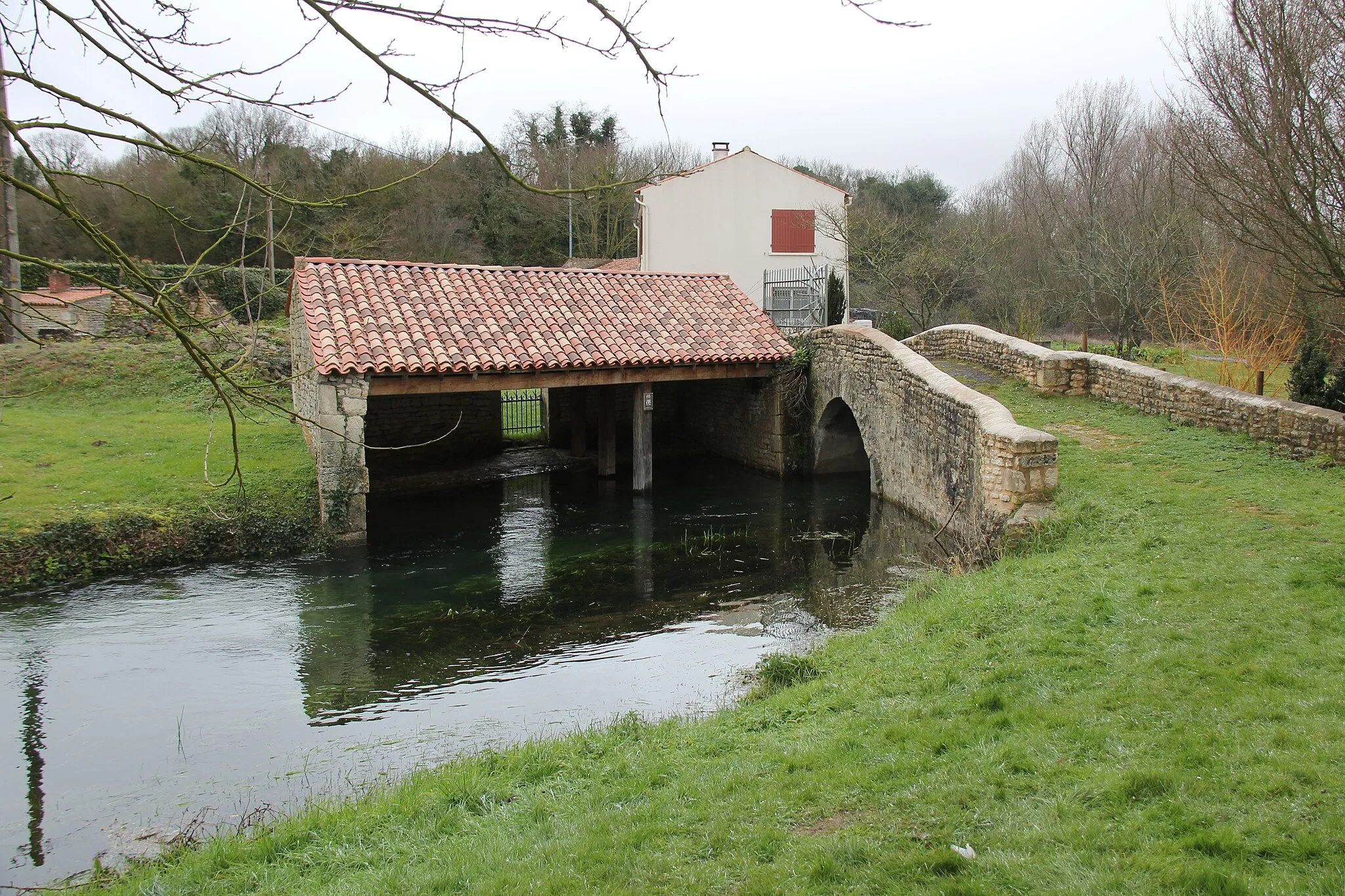 Photo showing: Lavoir et sa rivière