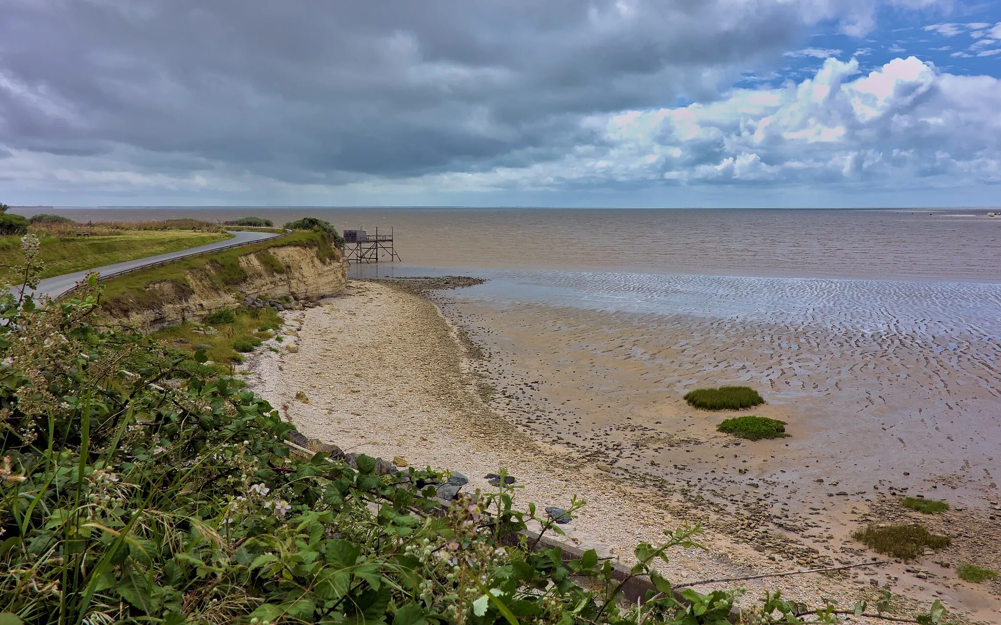 Photo showing: La Pointe Saint Clément à Esnandes  Charente-Maritime avec pêcherie utilisée pour la pêche au carrelet