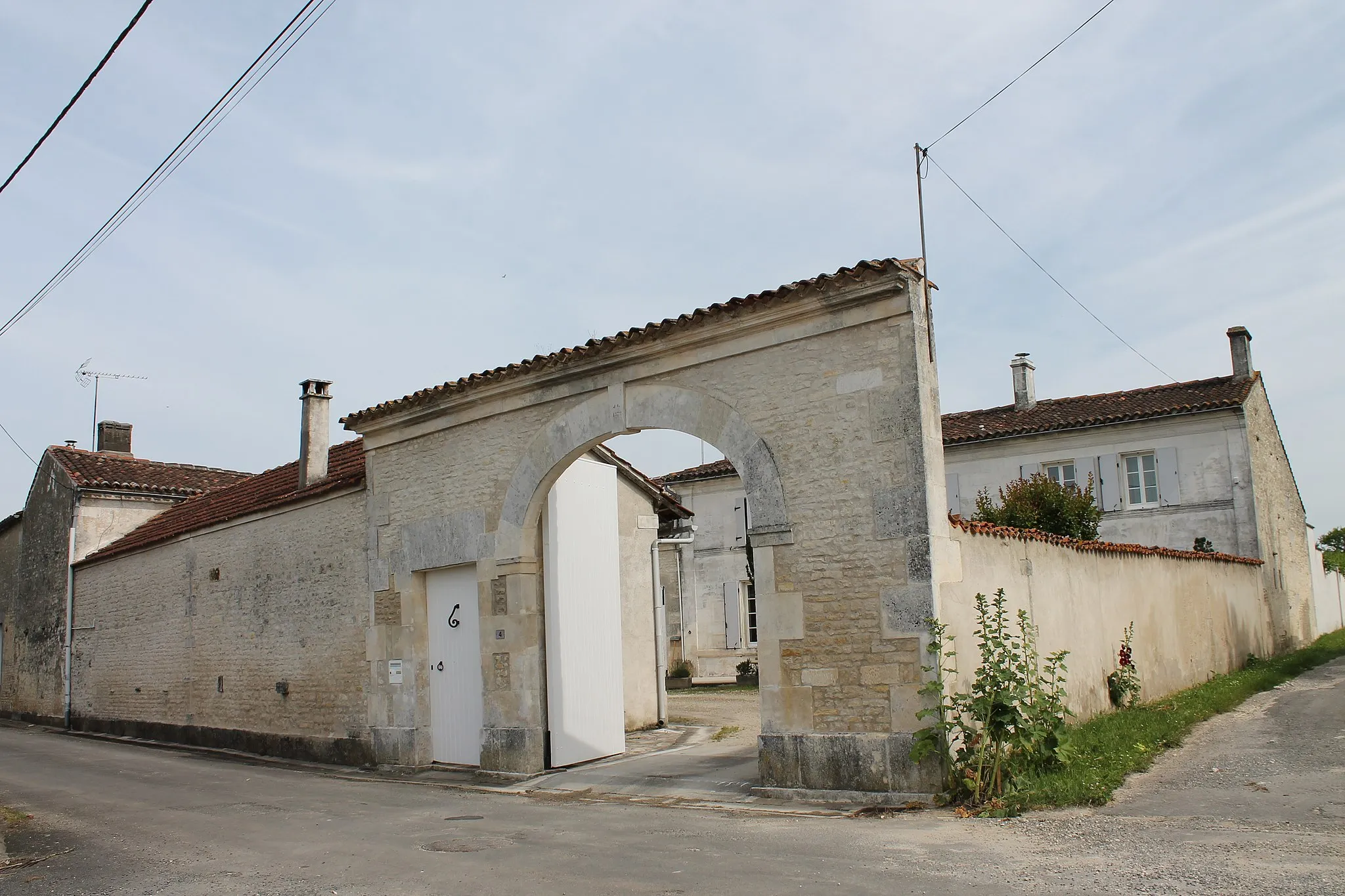 Photo showing: Demeure dans un ancien chai aux hauts de Champagnère