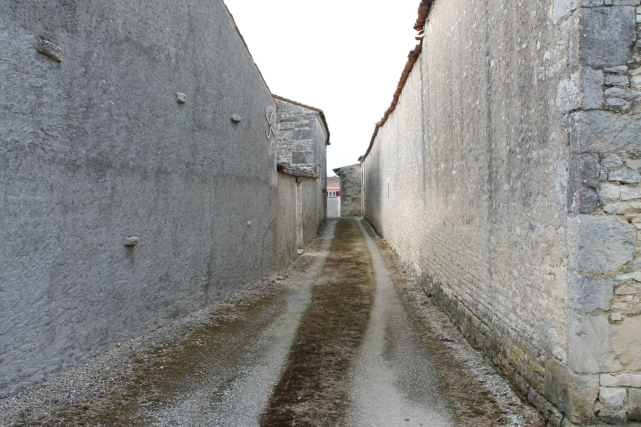 Photo showing: Une ruelle des Hauts de Champagnère