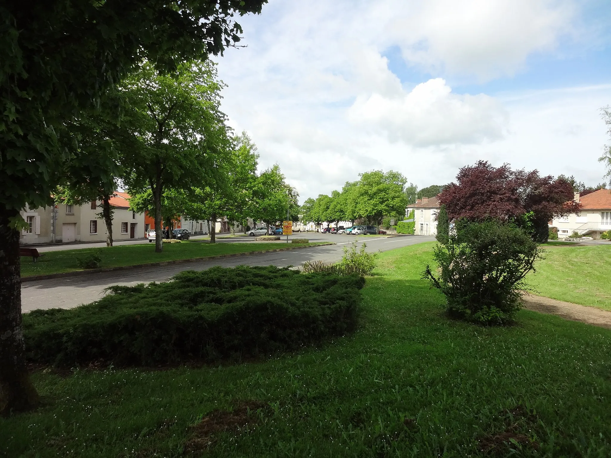 Photo showing: Champ de foire d'Adriers