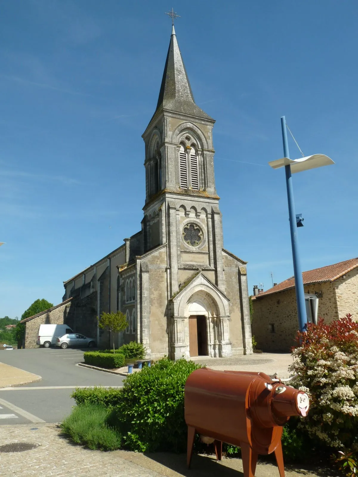 Photo showing: église de Massignac, Charente, France