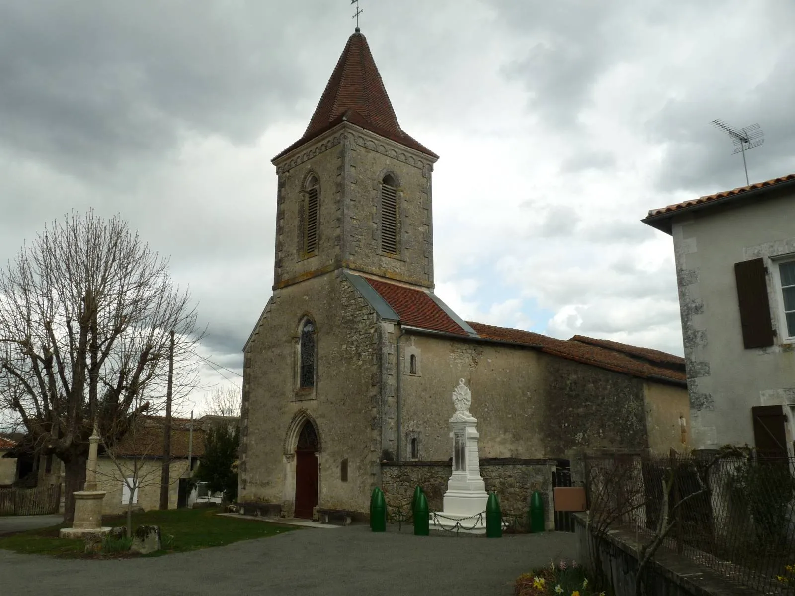 Photo showing: église de Chantrezac, Charente, France