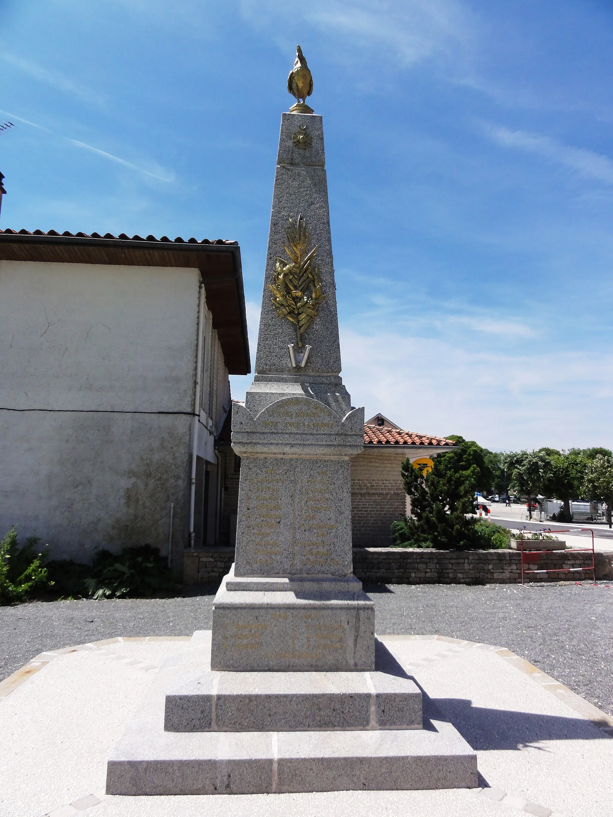 Photo showing: Brioux-sur-Boutonne (Deux-Sèvres) monument aux morts
