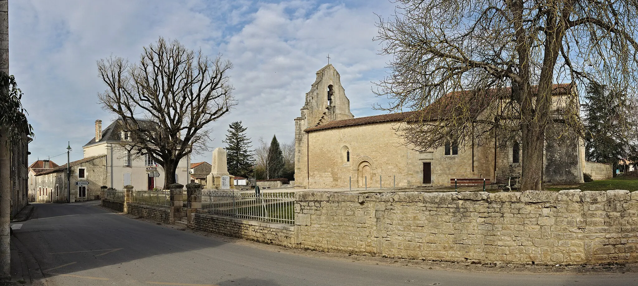 Photo showing: Église Saint-Sulpice, Tillou, Deux-Sèvres, Poitou-Charentes, France