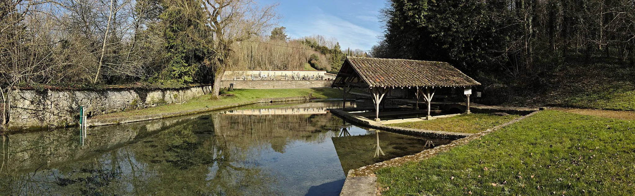 Photo showing: Lavoir sur la rivière "La Somptueuse", Sompt, Deux-Sèvres, Poitou-Charentes, France