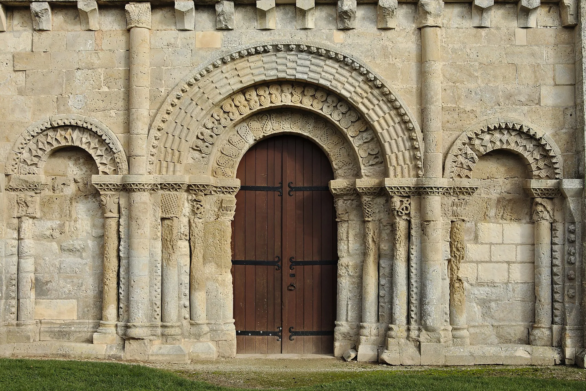 Photo showing: Église Saint-Génard, portails de la façade ouest