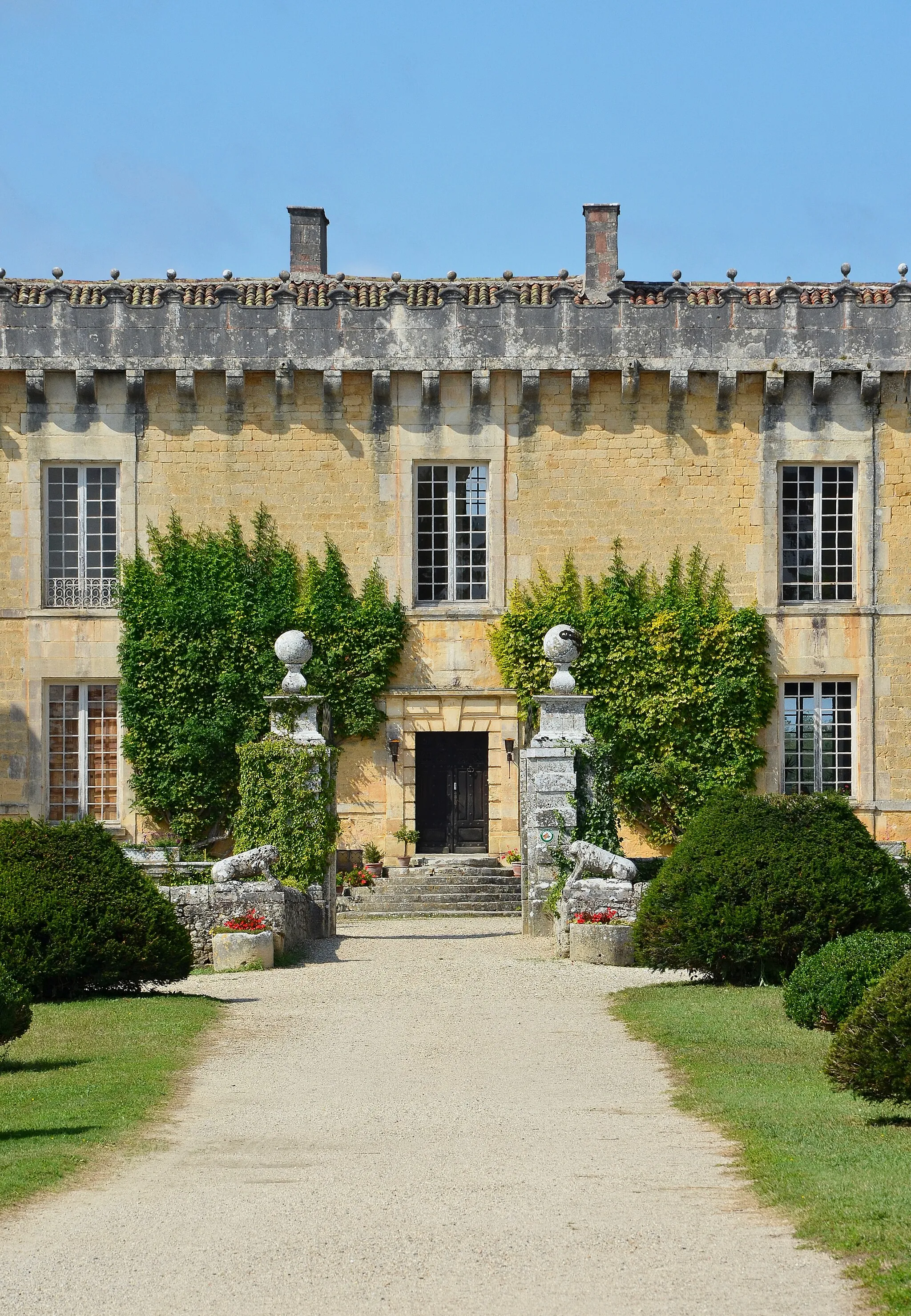 Photo showing: This building is inscrit au titre des monuments historiques de la France. It is indexed in the base Mérimée, a database of architectural heritage maintained by the French Ministry of Culture, under the reference PA00104296 .