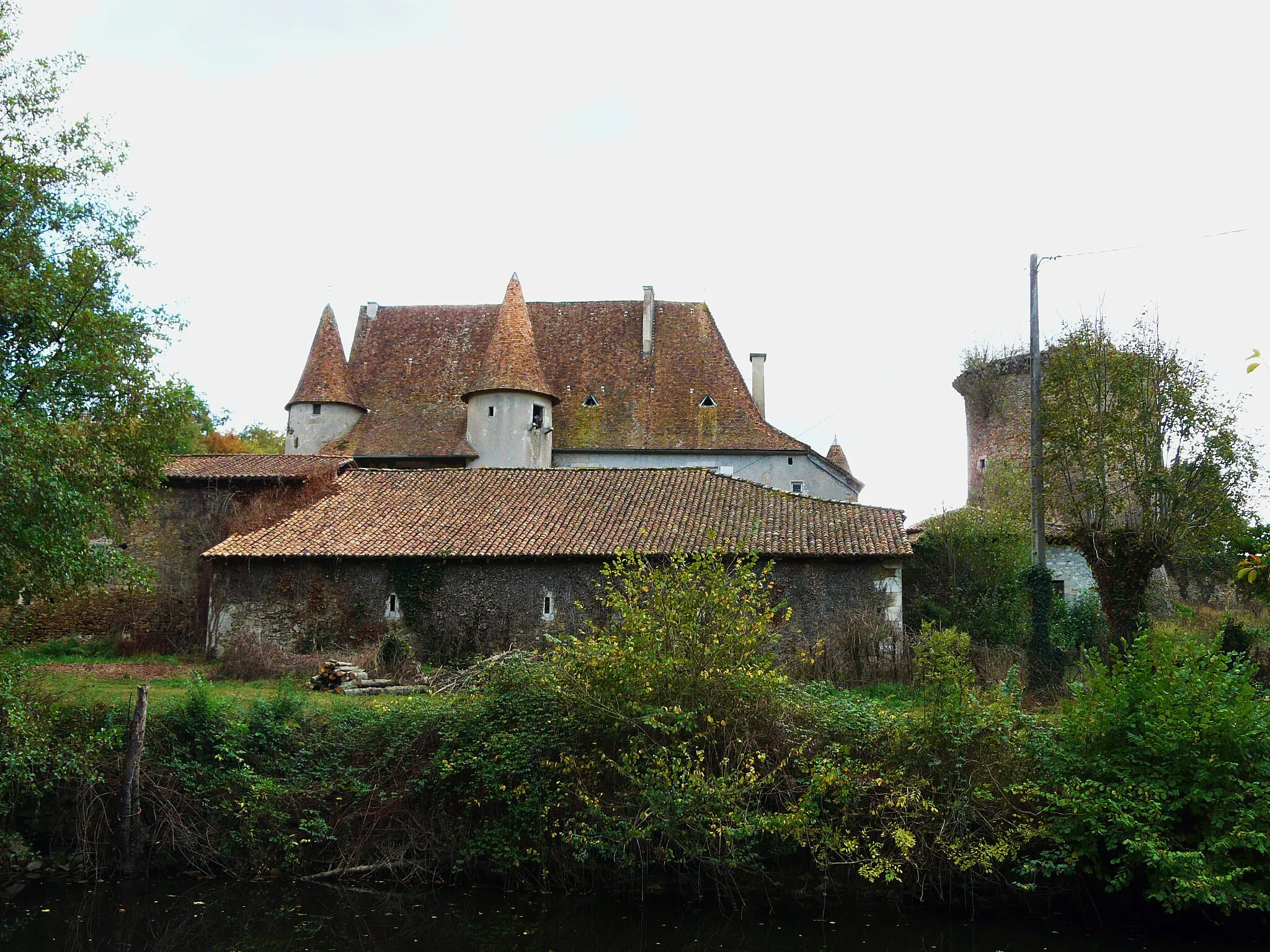 Photo showing: La façade nord du château de Chabrot, Montbron, Charente, France