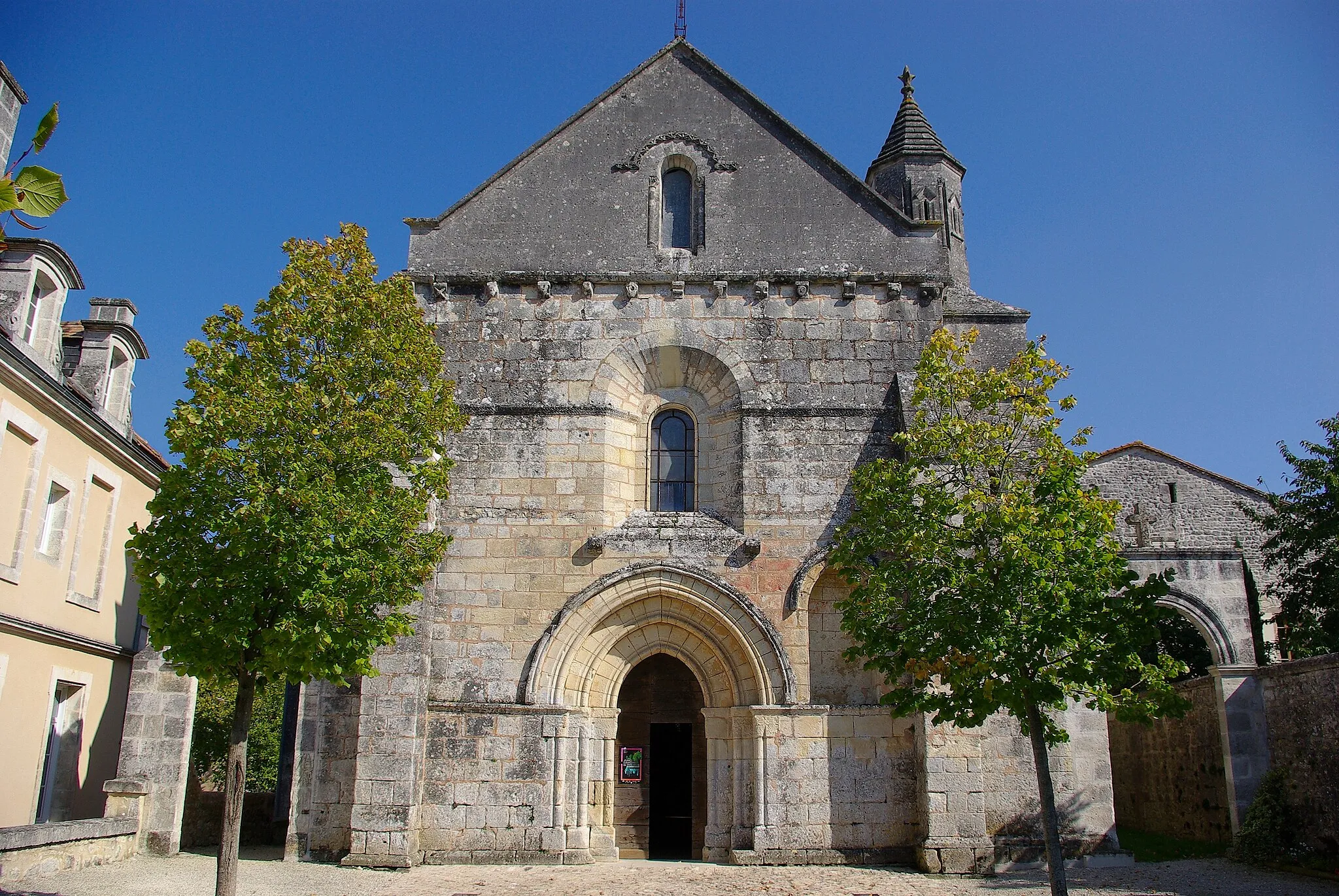 Photo showing: Façade de l'église Saint-Aignan, de Torsac, Charente.