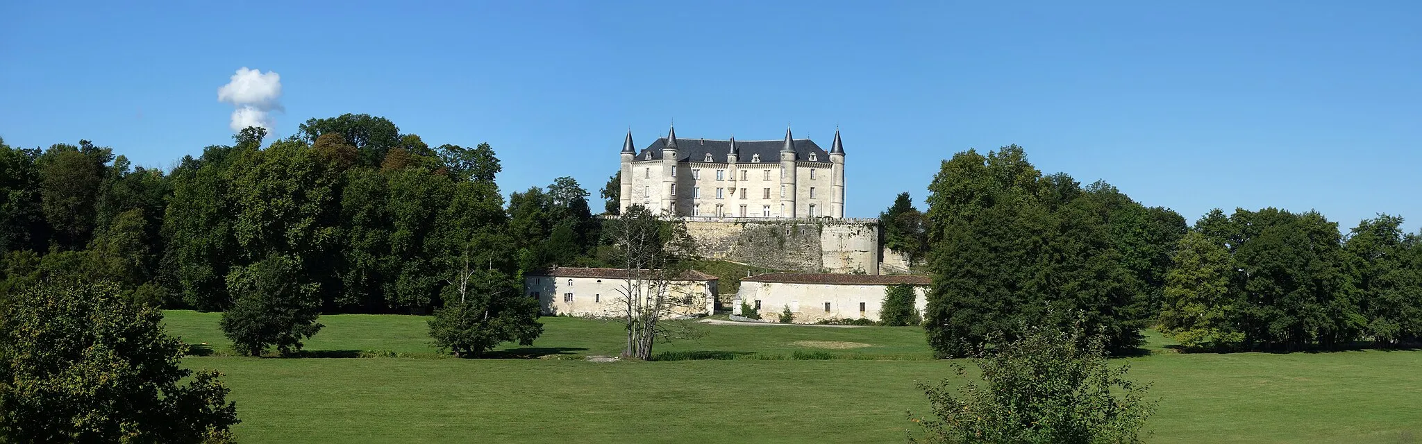 Photo showing: A view of the castle of Rochandry near Mouthiers sur Boëme (Charente - France - 2015, September)