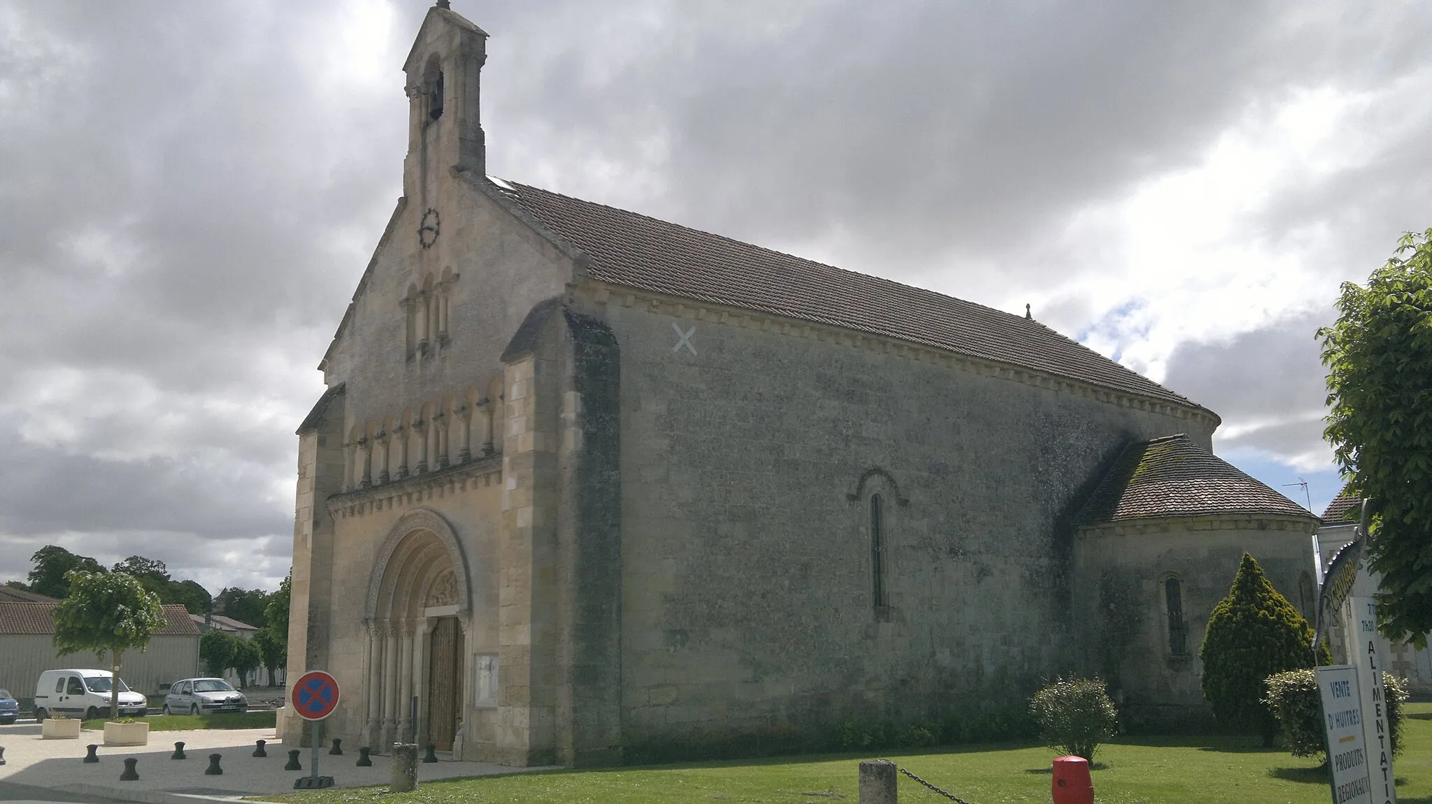 Photo showing: Église Saint-Seurin, Fr-17-Chenac-Saint-Seurin-d'Uzet.