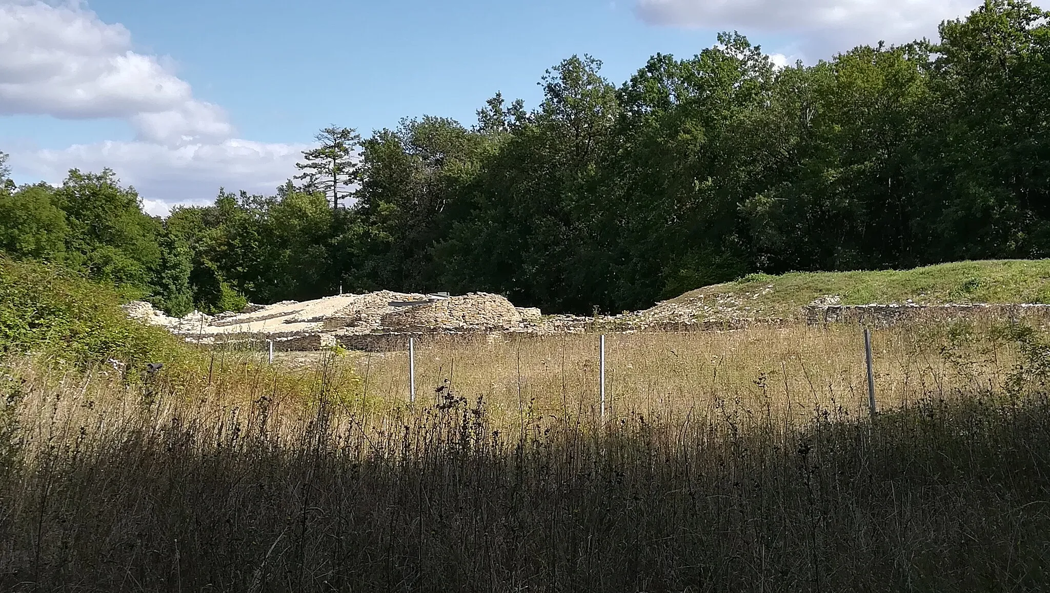 Photo showing: Photo du Tumulus du Péré, de l'extérieur