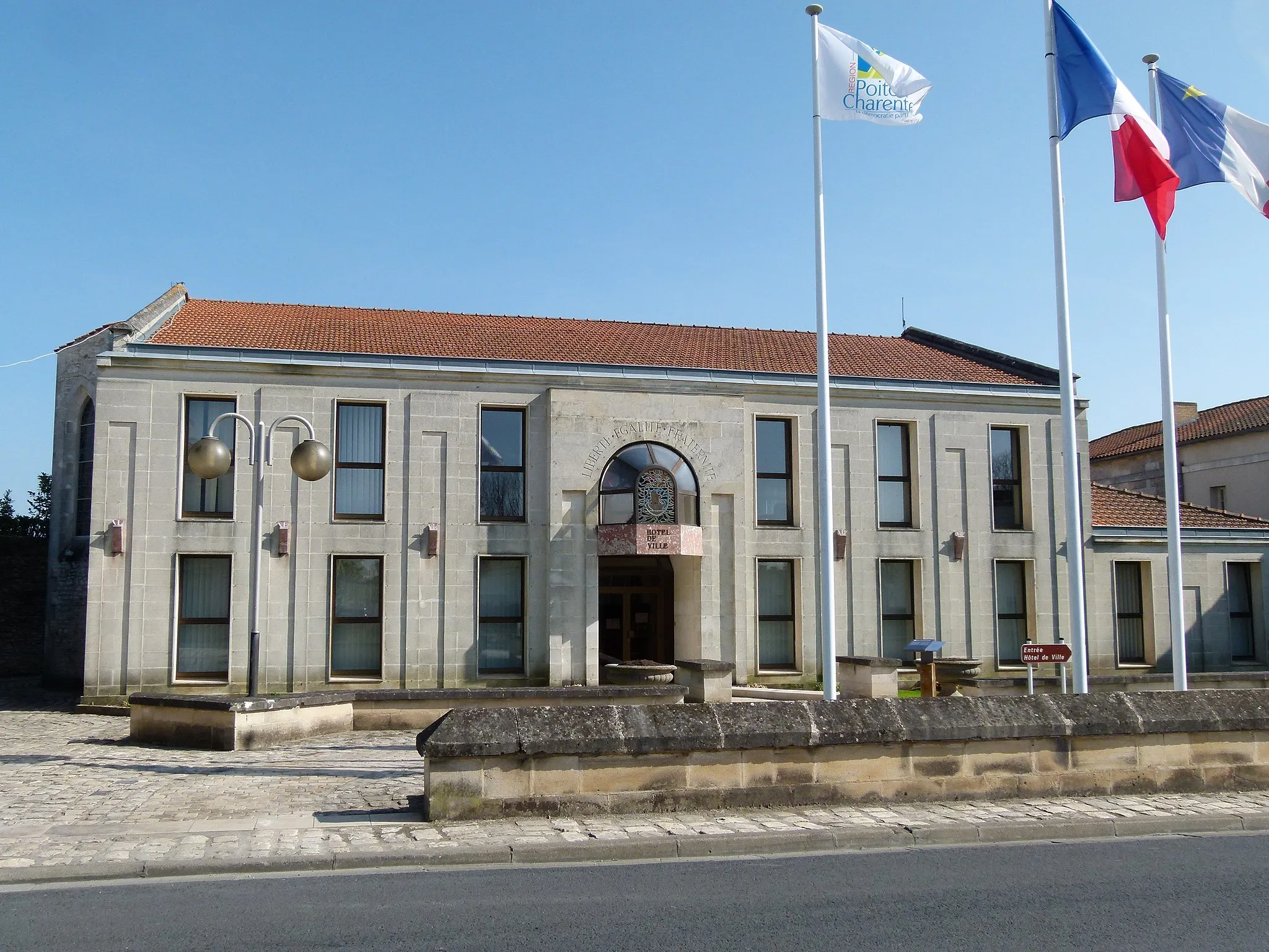 Photo showing: L'¨Hôtel de ville de Marennes (17) occupe les anciens locaux du Couvent des Récollets la première fois après la Révolution française, puis depuis 1987.