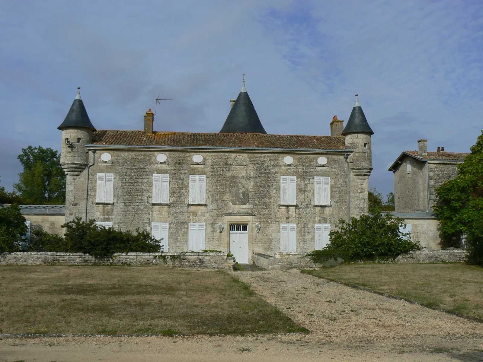 Photo showing: This building is inscrit au titre des monuments historiques de la France. It is indexed in the base Mérimée, a database of architectural heritage maintained by the French Ministry of Culture, under the reference PA00101409 .