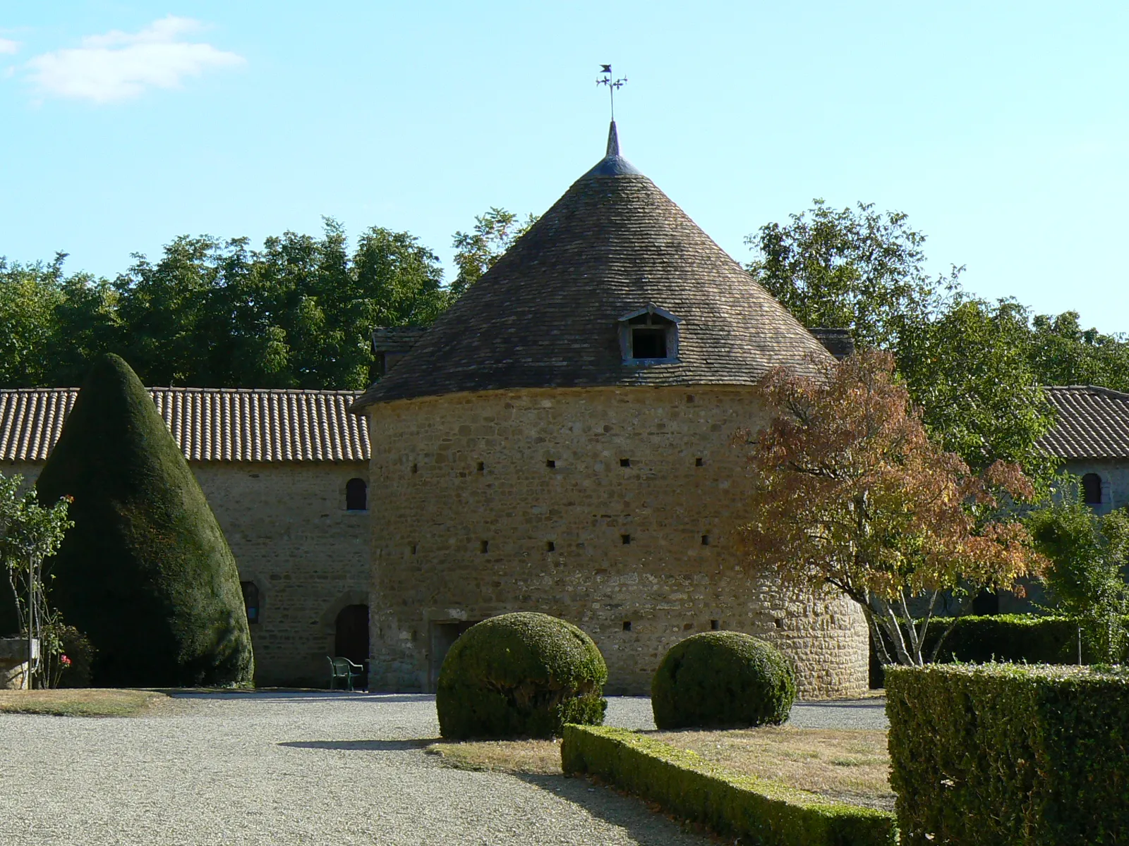 Photo showing: This building is indexed in the base Mérimée, a database of architectural heritage maintained by the French Ministry of Culture, under the reference PA00101418 .