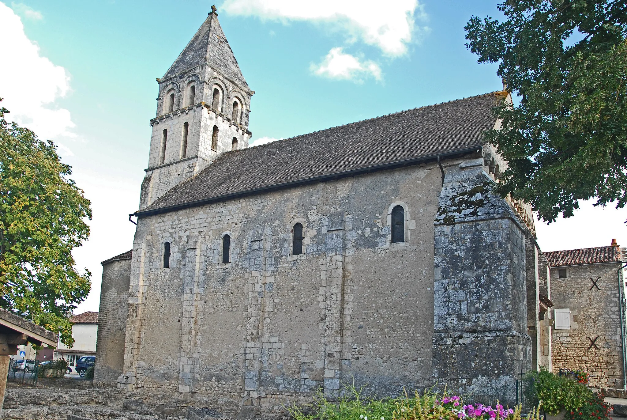 Photo showing: Civaux, Kirche, Nordansicht