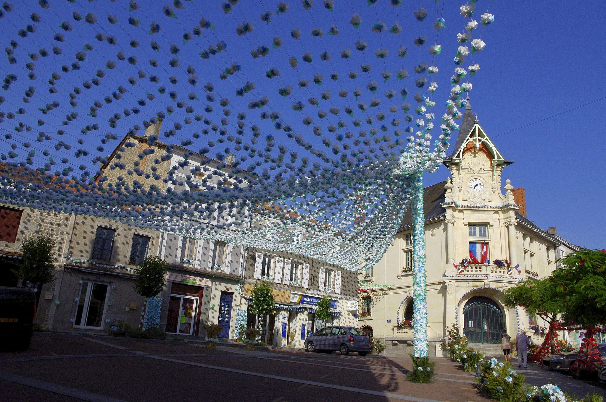 Photo showing: La mairie de Piégut-Pluviers lors de la félibrée 2012