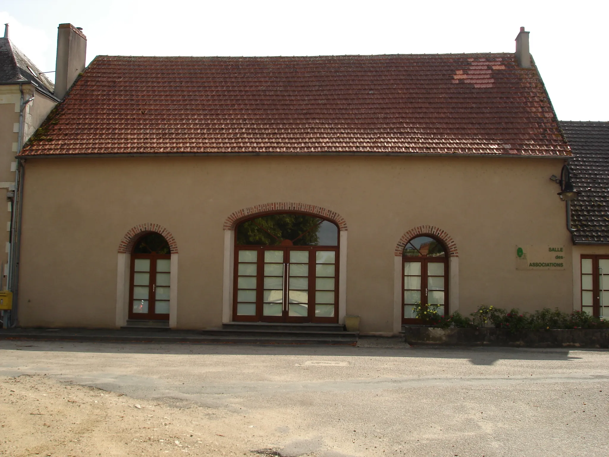 Photo showing: Néons-sur-Creuse (36) : La salle des associations.