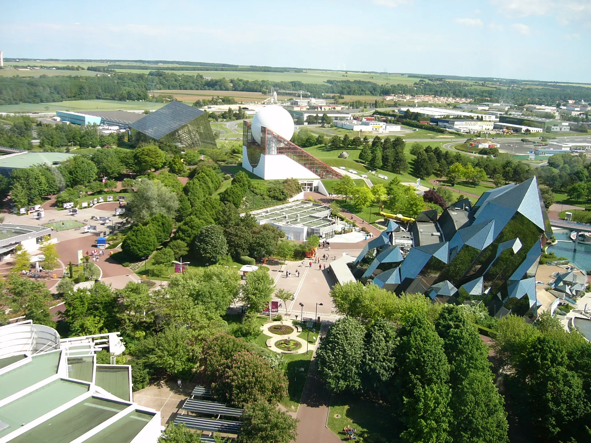 Photo showing: Le parc du futuroscope vu depuis la tour gyroscopique
