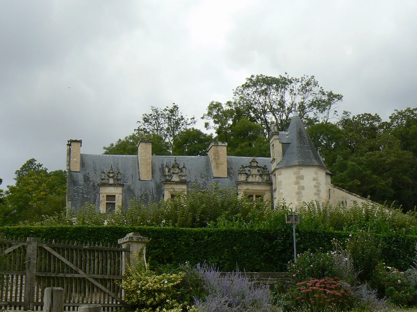 Photo showing: This building is classé au titre des monuments historiques de la France. It is indexed in the base Mérimée, a database of architectural heritage maintained by the French Ministry of Culture, under the reference PA00101332 .