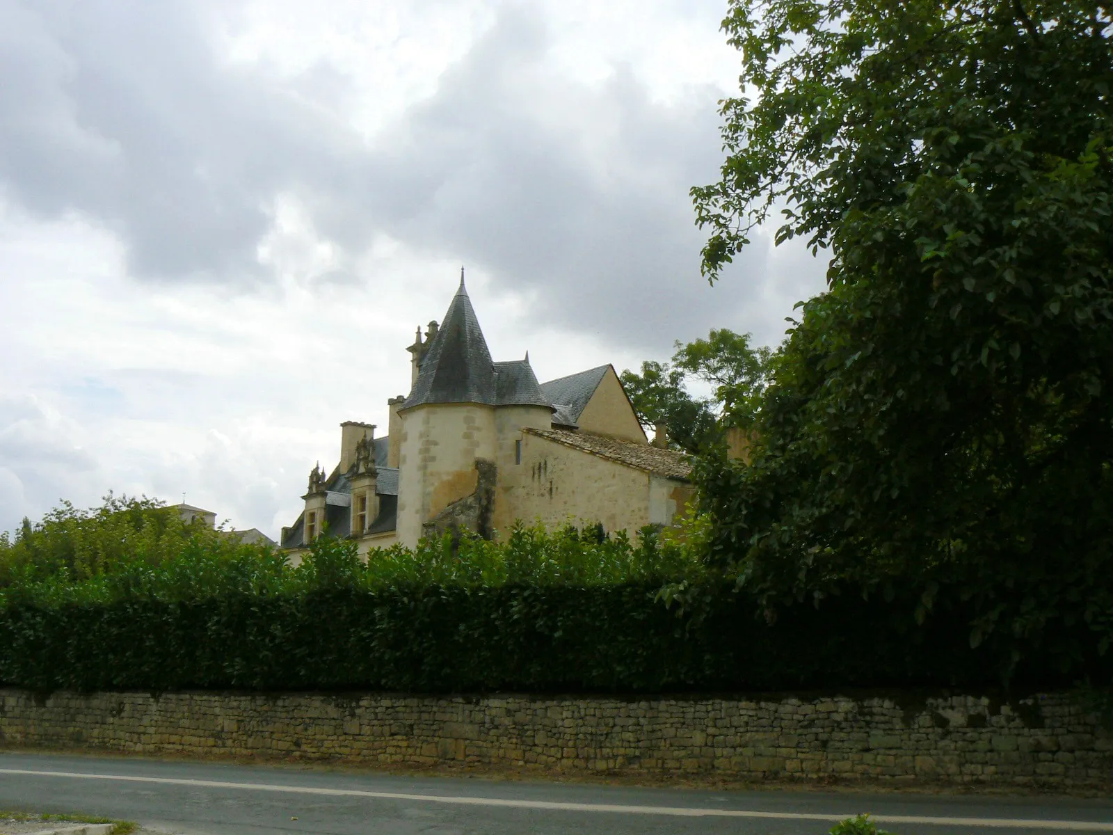 Photo showing: This building is classé au titre des monuments historiques de la France. It is indexed in the base Mérimée, a database of architectural heritage maintained by the French Ministry of Culture, under the reference PA00101332 .