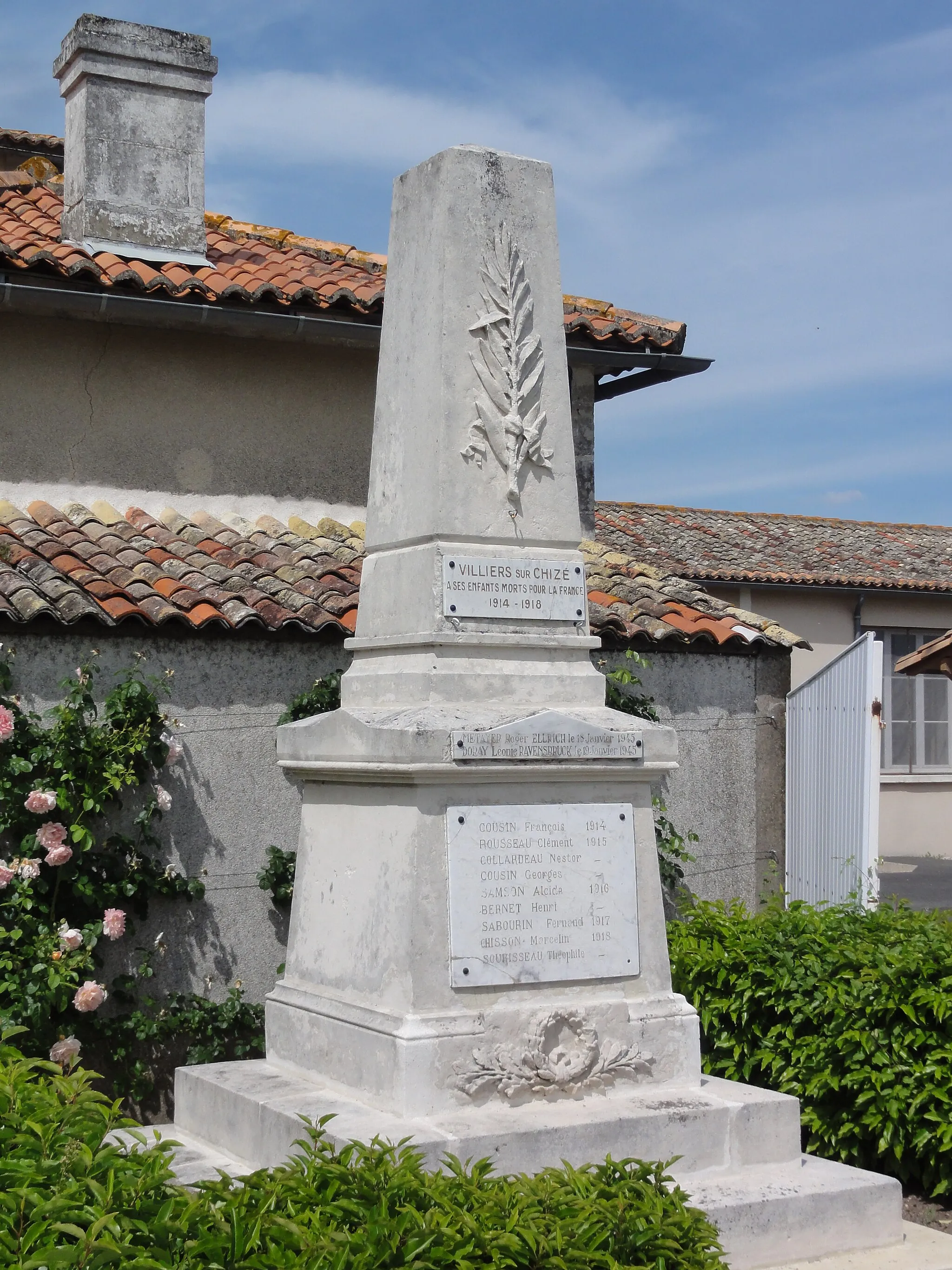 Photo showing: Villiers-sur-Chizé (Deux-Sèvres) monument aux morts