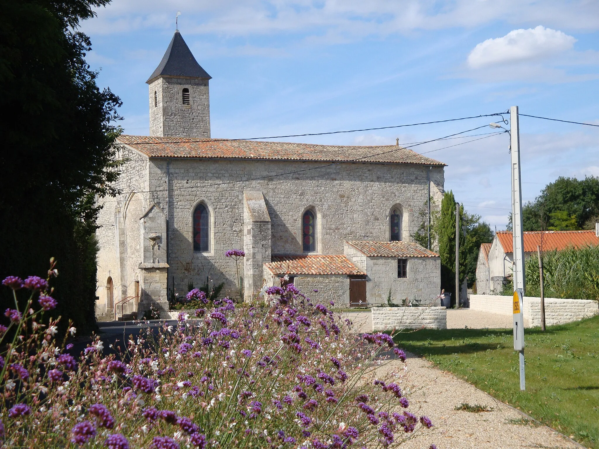 Photo showing: Eglise de Saint Martin d'Entraigues