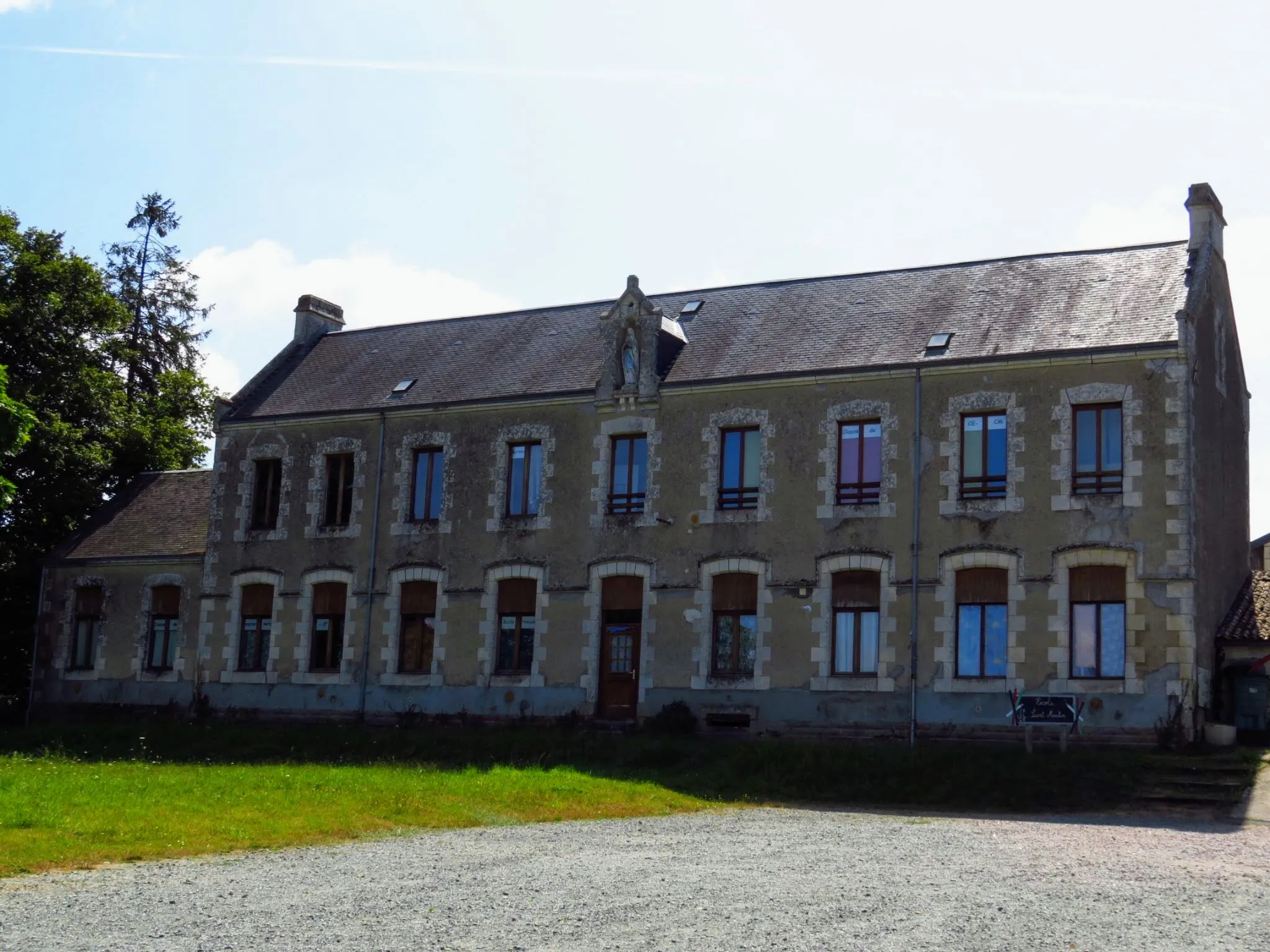 Photo showing: Ecole Privée de Saint-Georges-de-Noisné