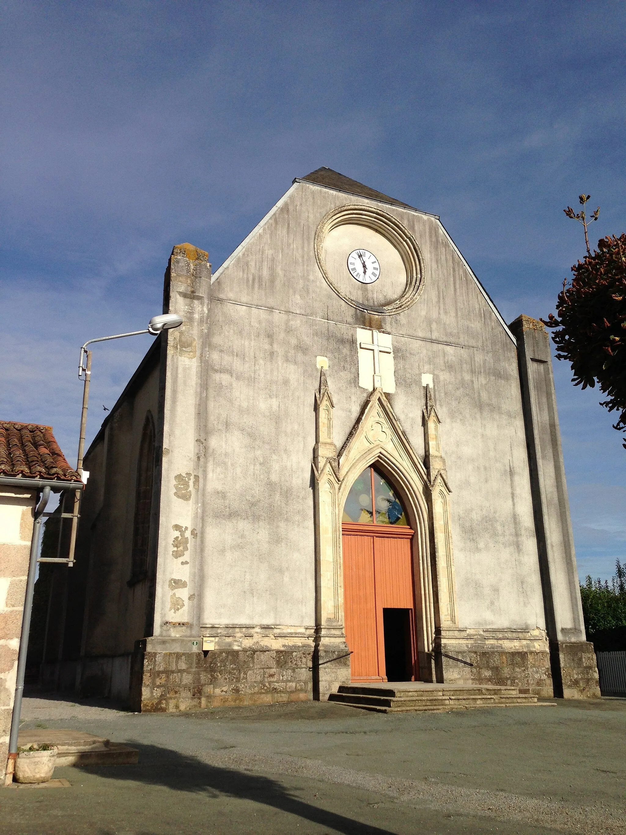 Photo showing: Façade de l'Eglise Saint Radegonde Vausseroux