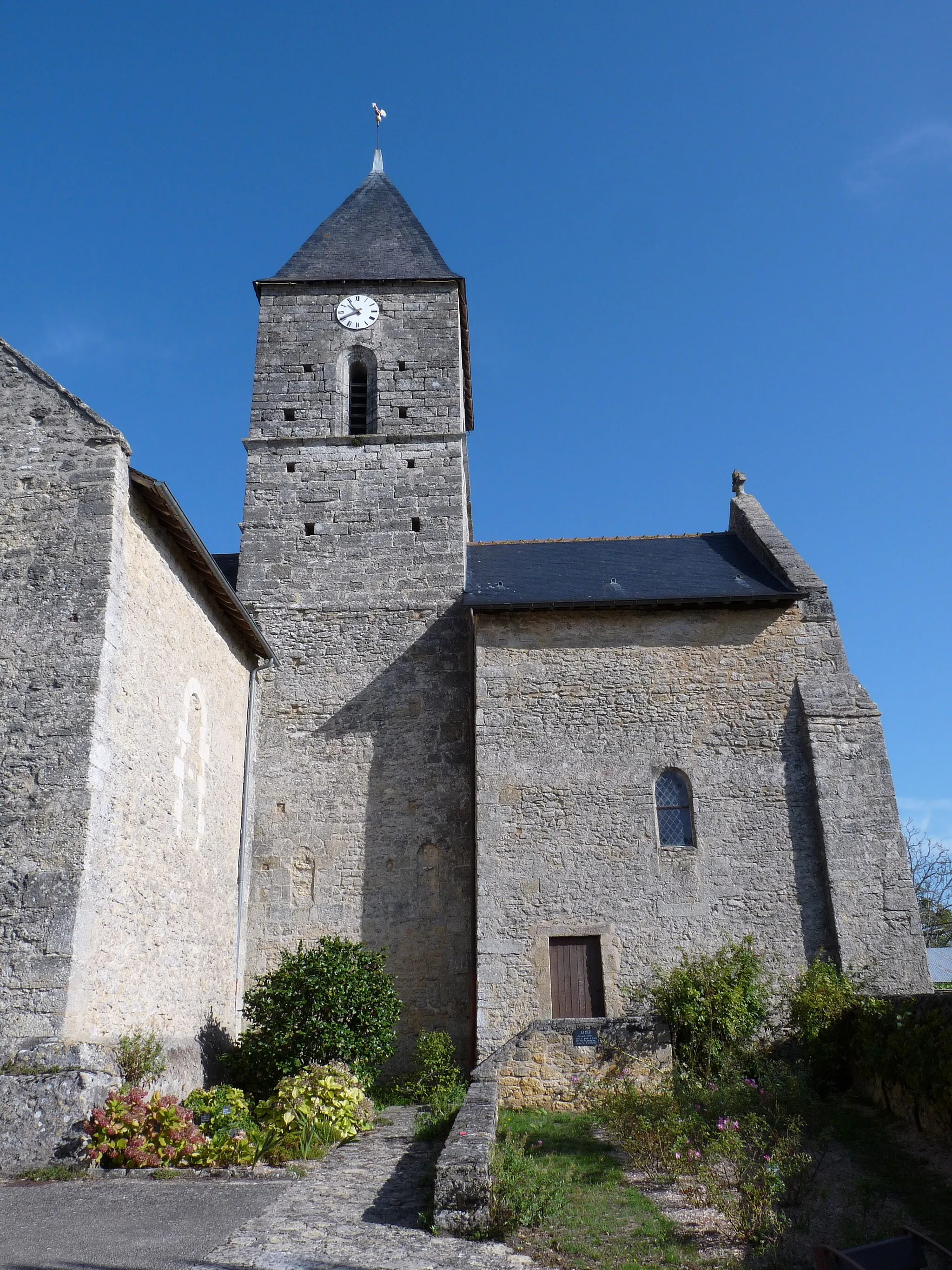 Photo showing: Extérieur de l'église Saint Denis d'Aubigné-sur-Layon (49).