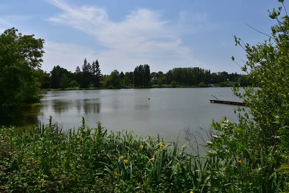 Photo showing: Aperçu plan d'eau base de loisirs, Verruyes (79).