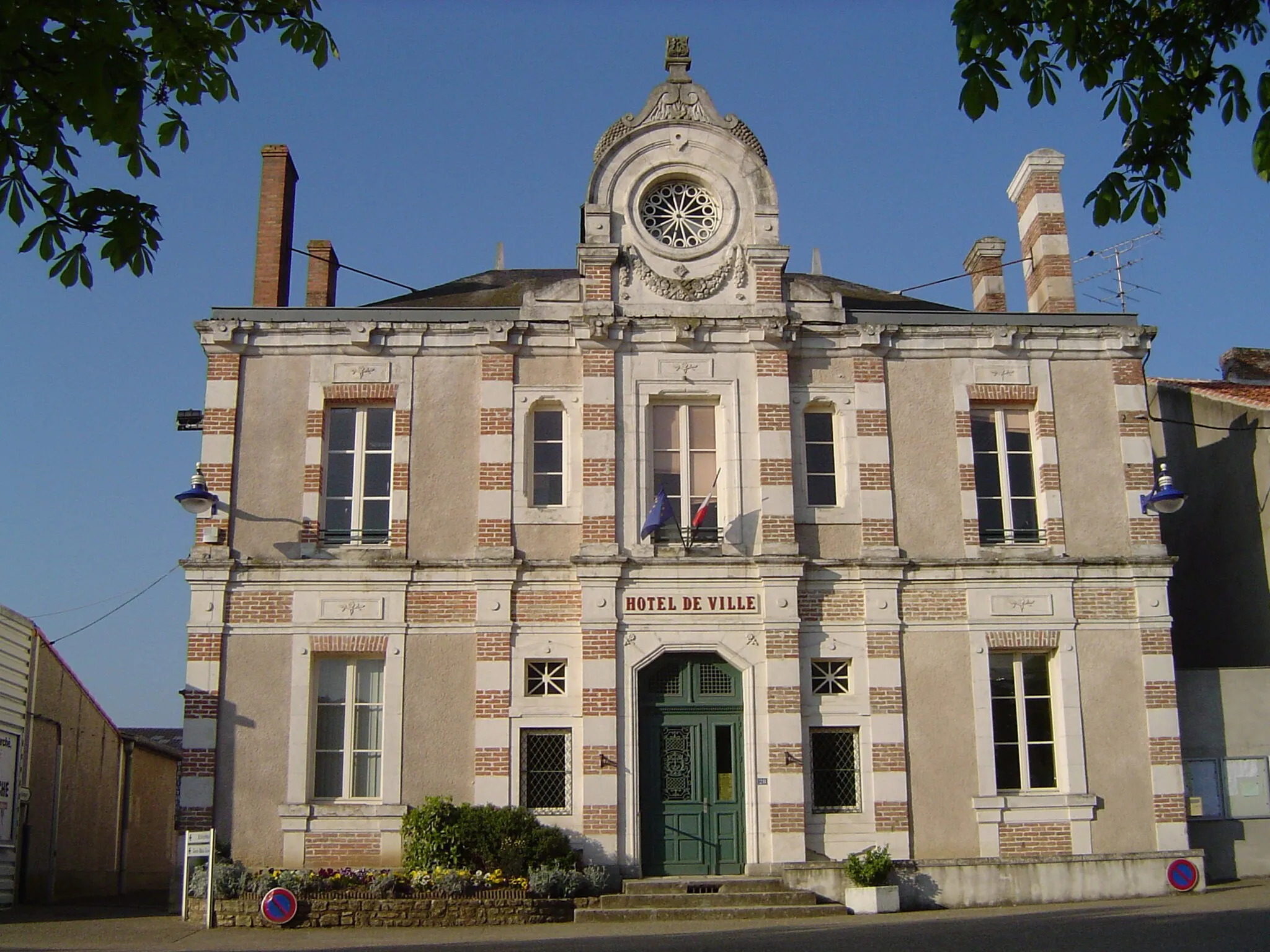 Photo showing: Mairie de Thénezay