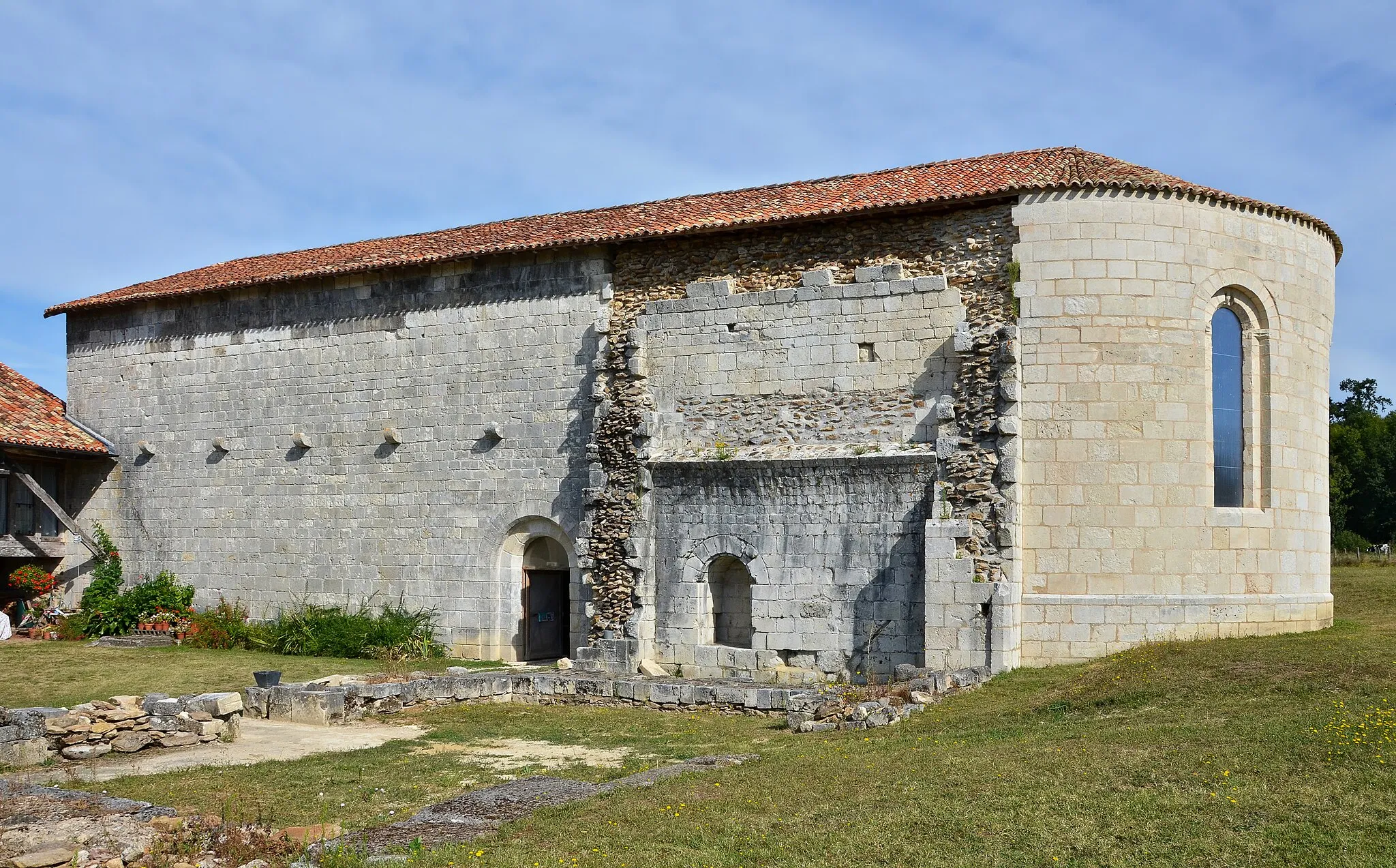 Photo showing: This building is classé au titre des monuments historiques de la France. It is indexed in the base Mérimée, a database of architectural heritage maintained by the French Ministry of Culture, under the reference PA00104324 .
