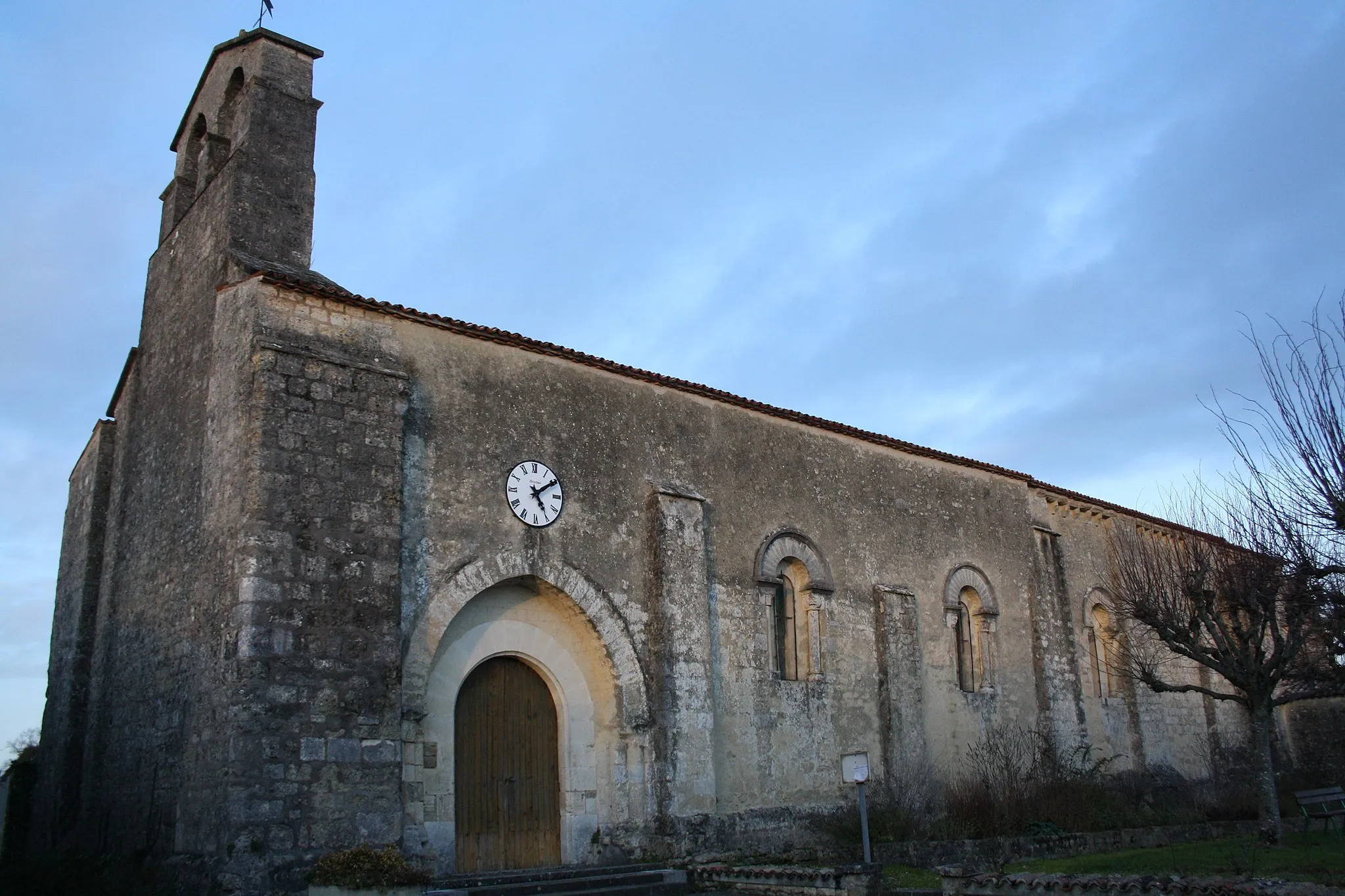 Photo showing: Eglise Saint-Nazaire à Bernay, commune de Bernay-Saint-Martin (Charente-Maritime, France).