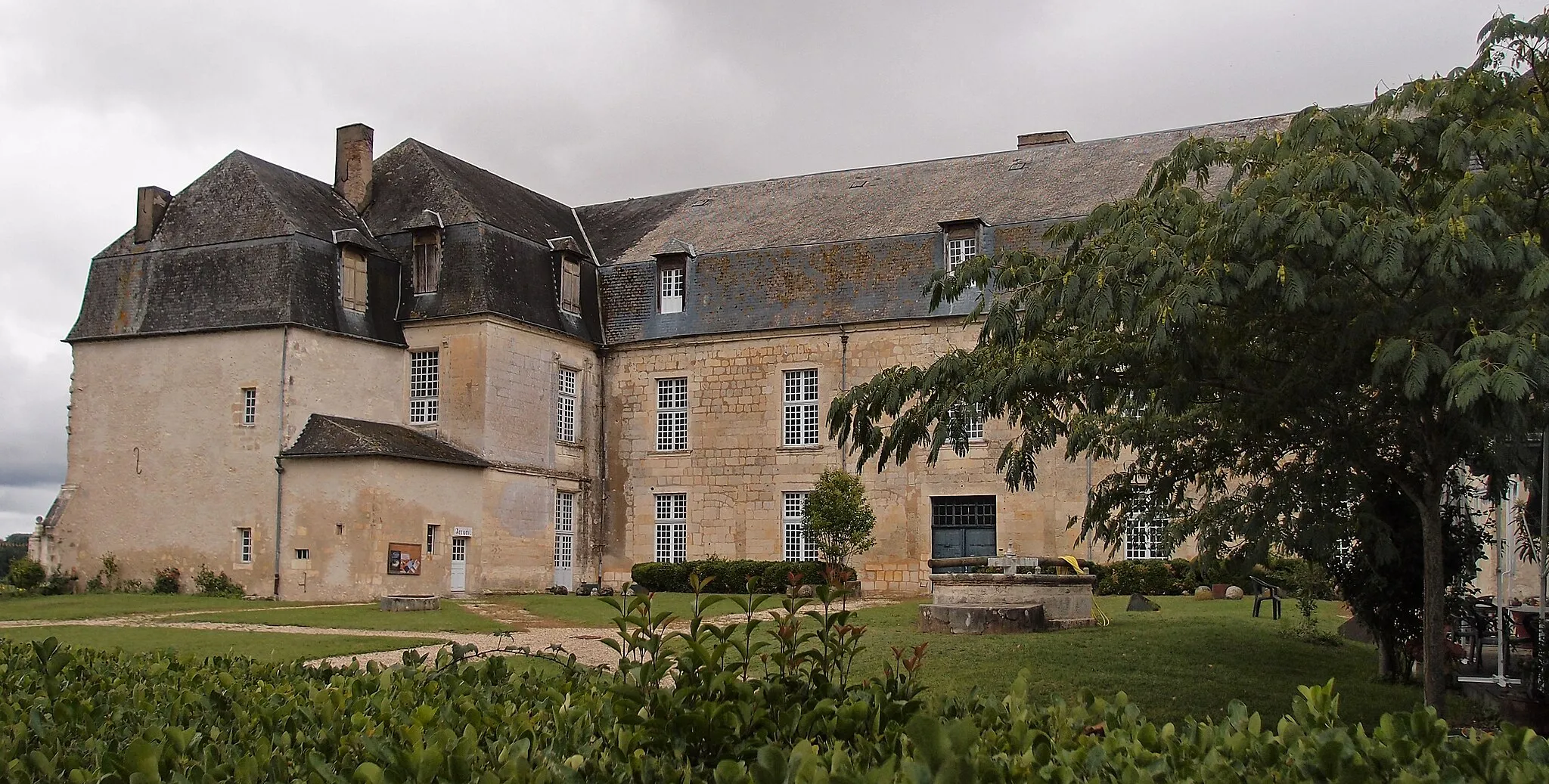 Photo showing: This building is en partie classé, en partie inscrit au titre des monuments historiques de la France. It is indexed in the base Mérimée, a database of architectural heritage maintained by the French Ministry of Culture, under the reference PA00104272 .