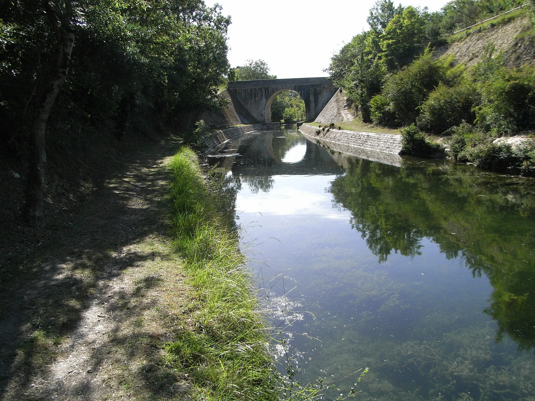 Photo showing: Canal de Marans à La Rochelle (Charente-Maritime - France) pont de Chagnolet (vue est).