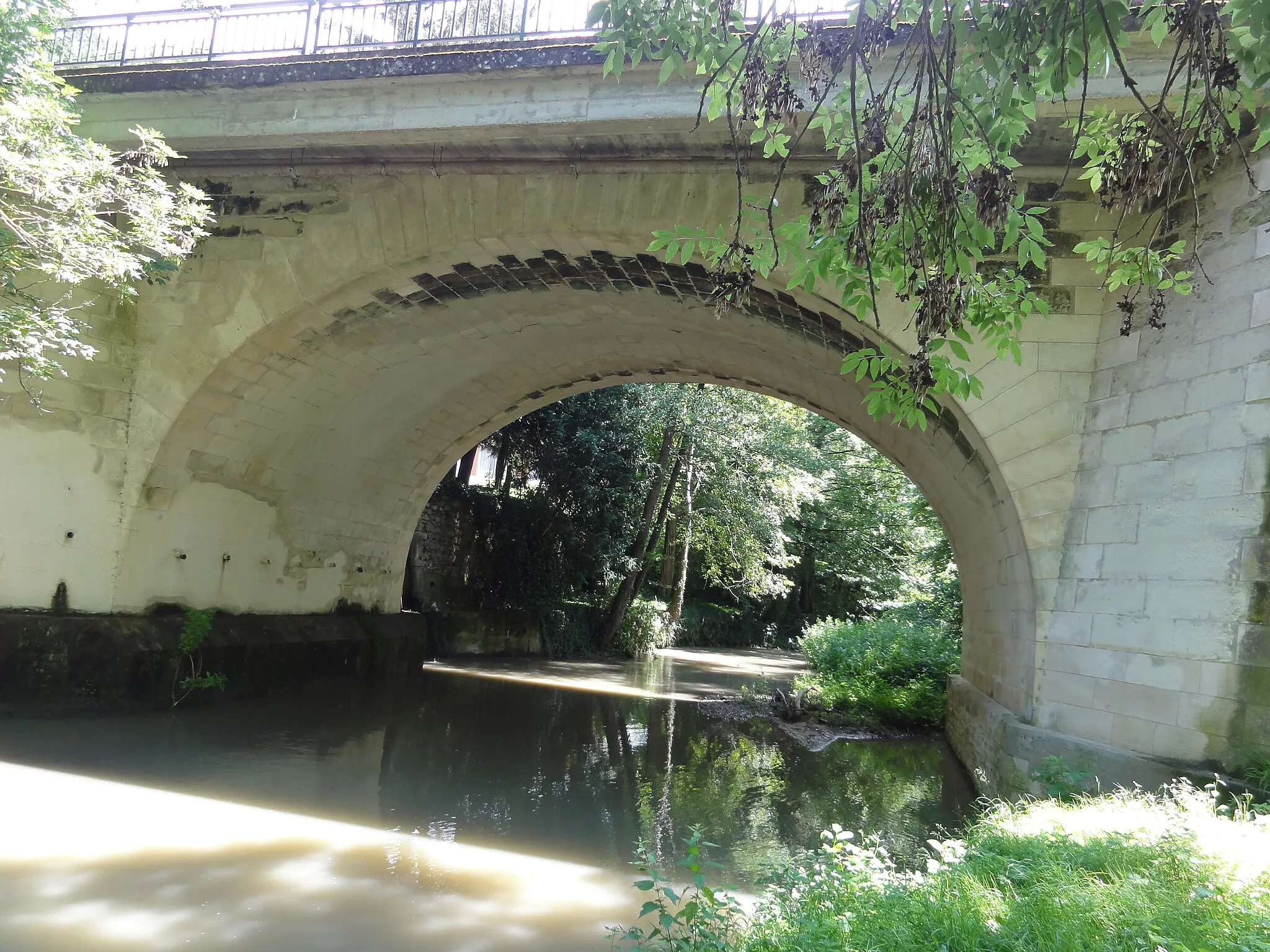 Photo showing: Châtellerault (Vienne) Pont sur l'Ozon