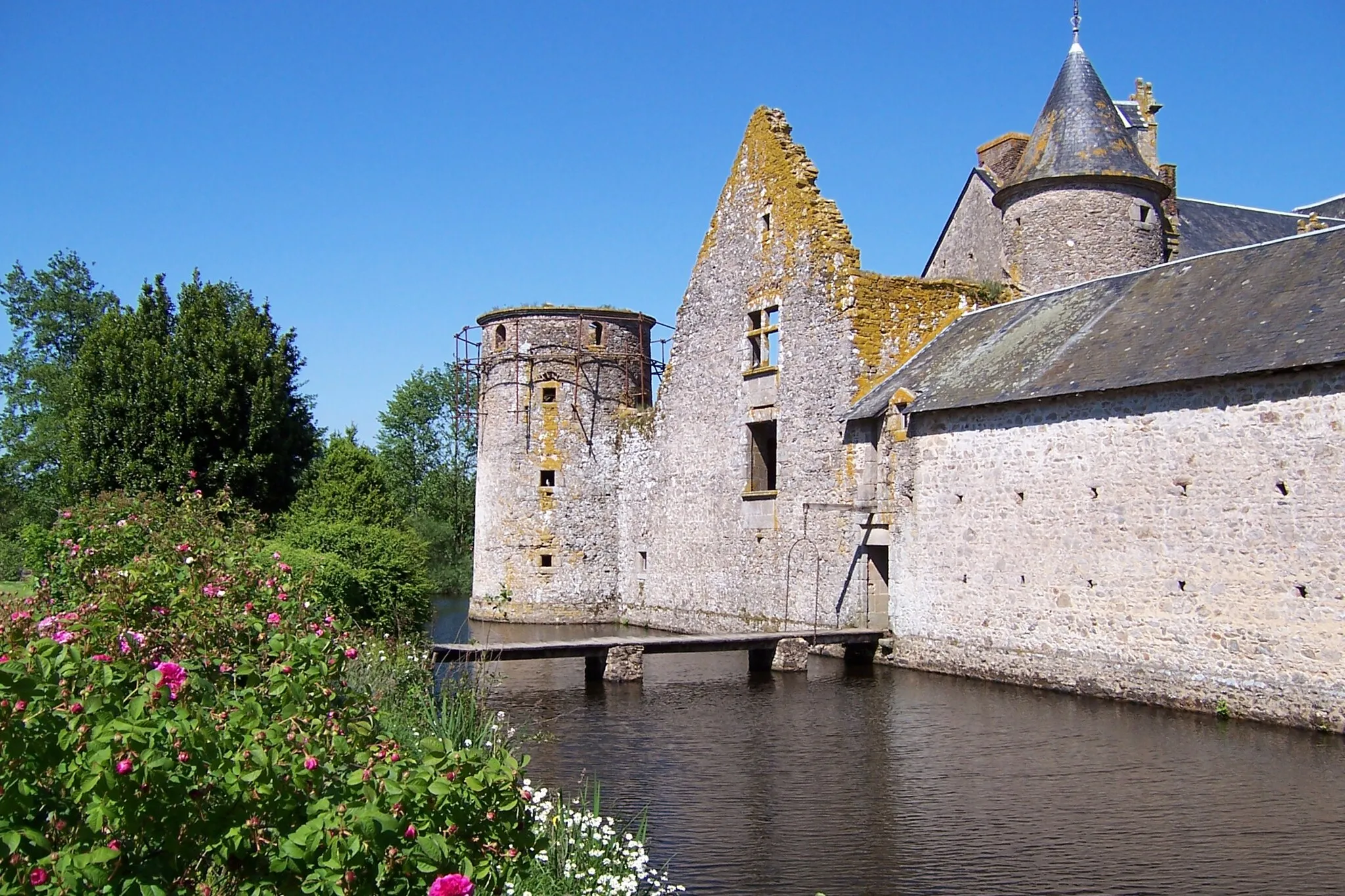 Photo showing: France - Deux-Sèvres - Beaulieu sous Parthenay - Le château de la Guyonnière