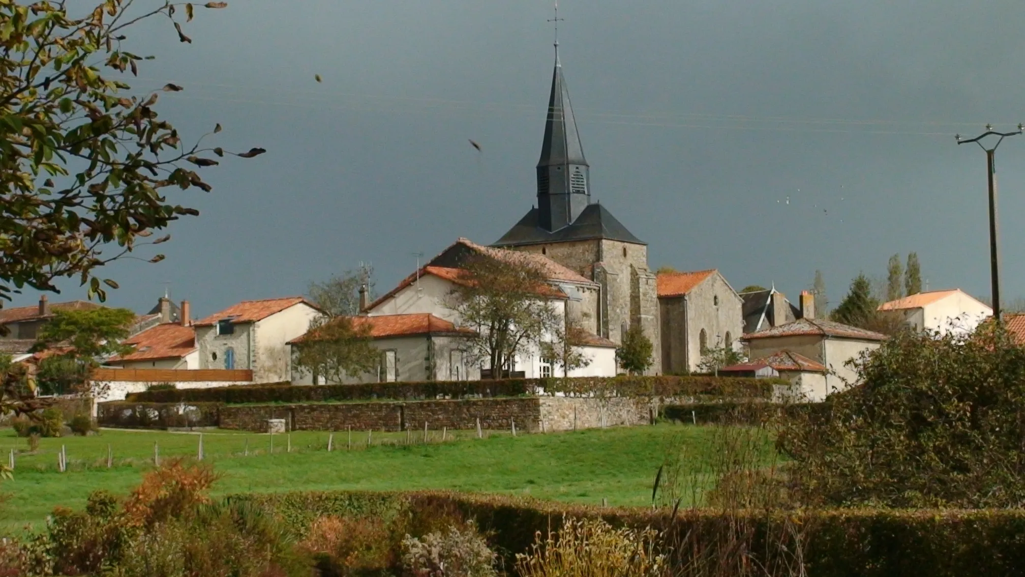 Photo showing: vue route de Soutiers