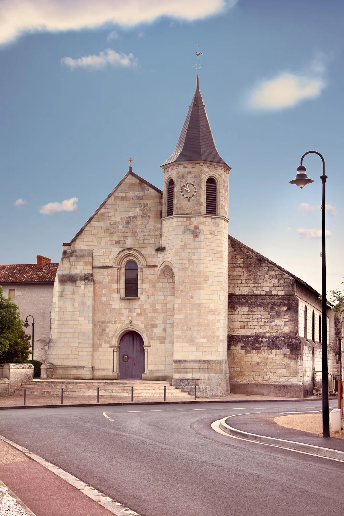 Photo showing: Ouzilly's Church