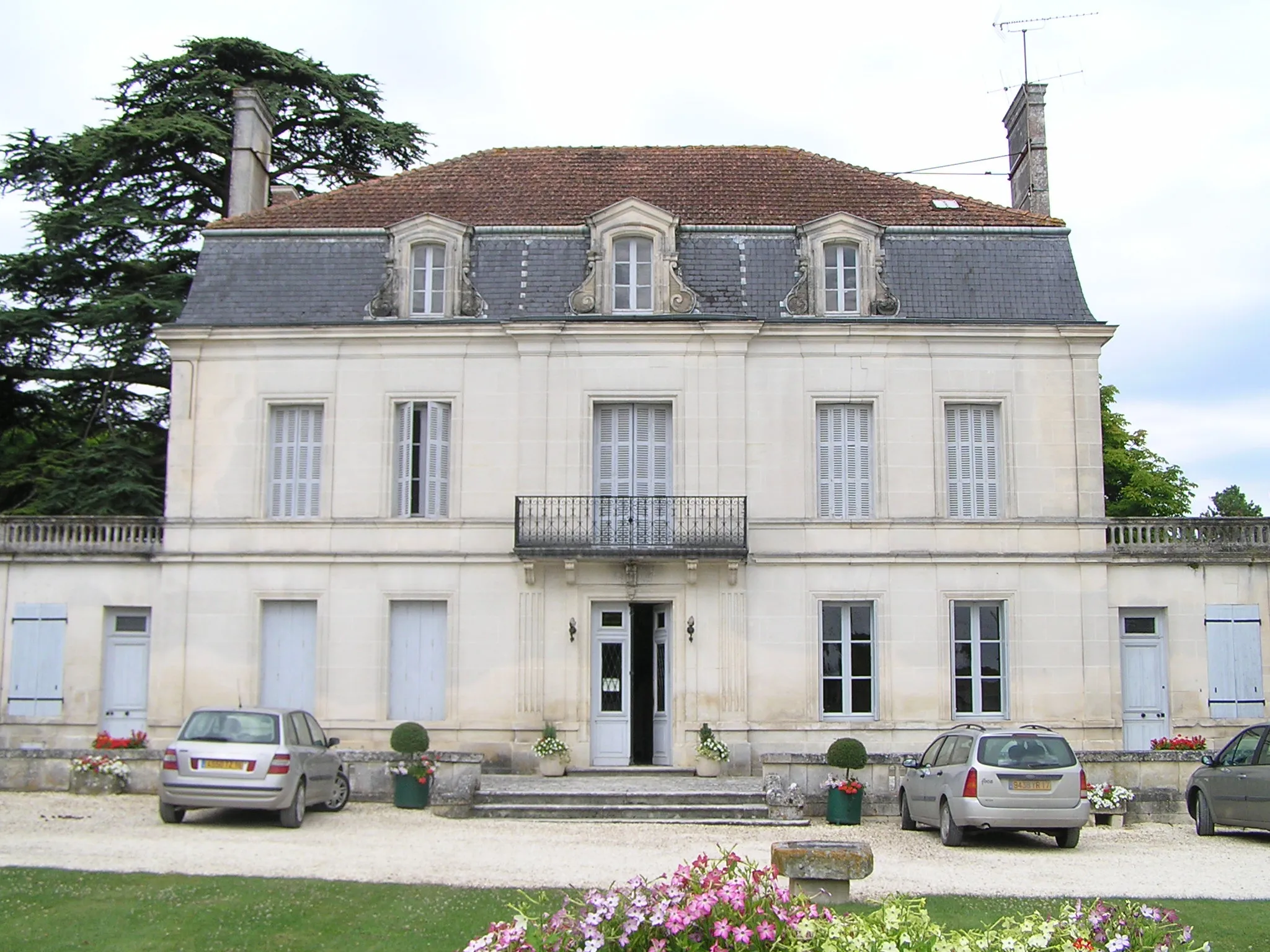 Photo showing: mairie de Genté